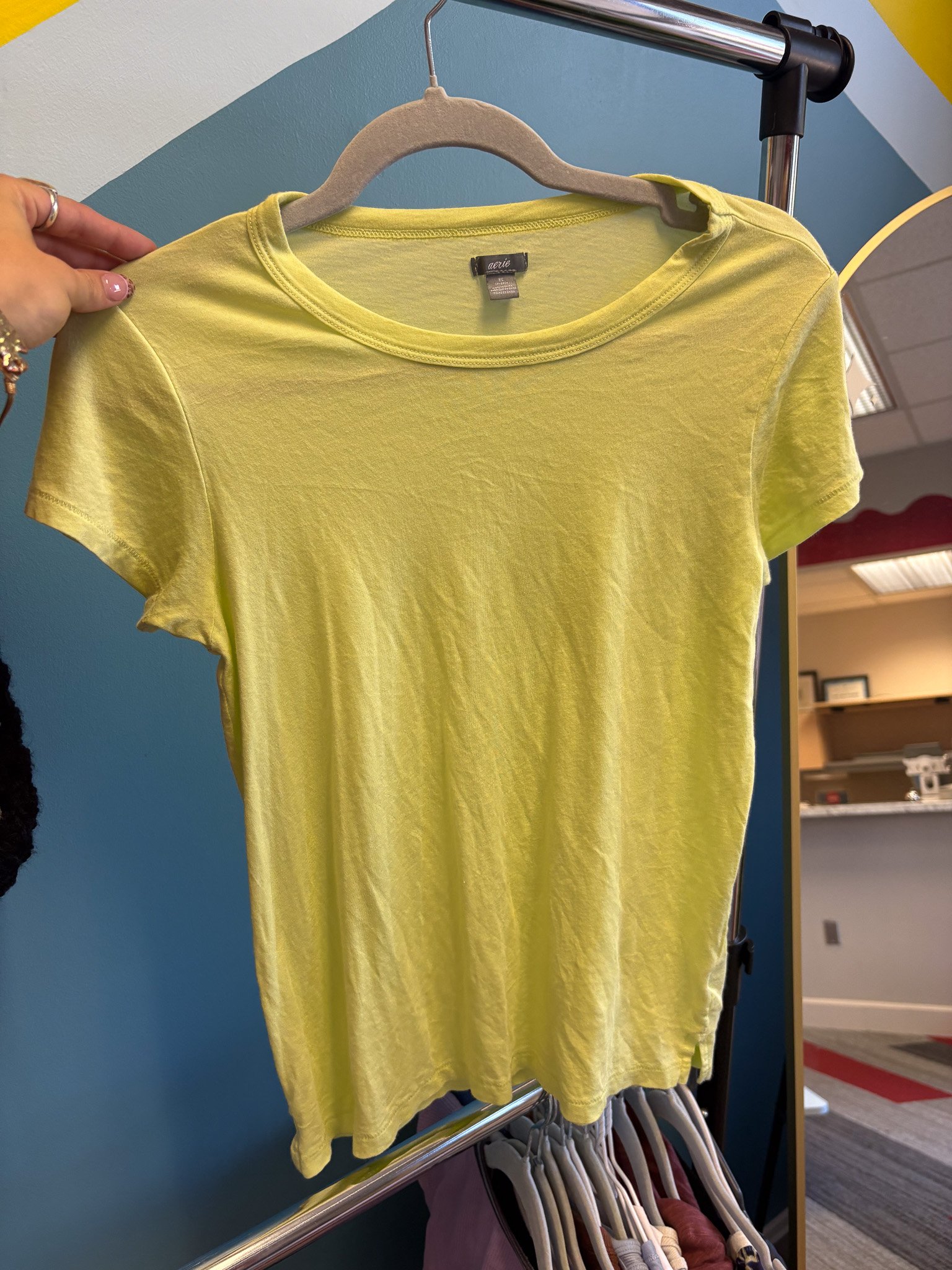 aerie yellow tee xs.jpg