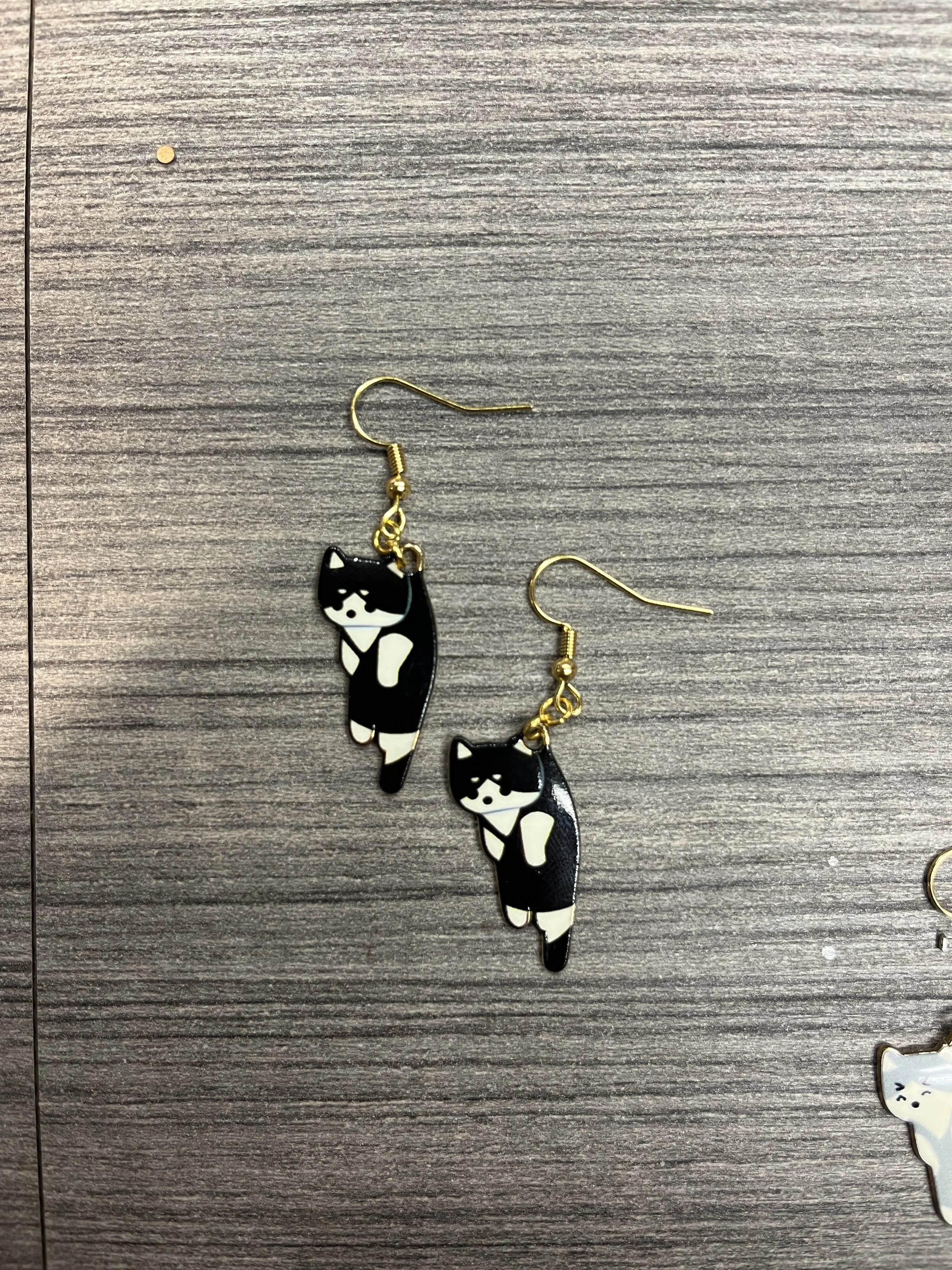 Dangling Cat Earrings (Black).JPG