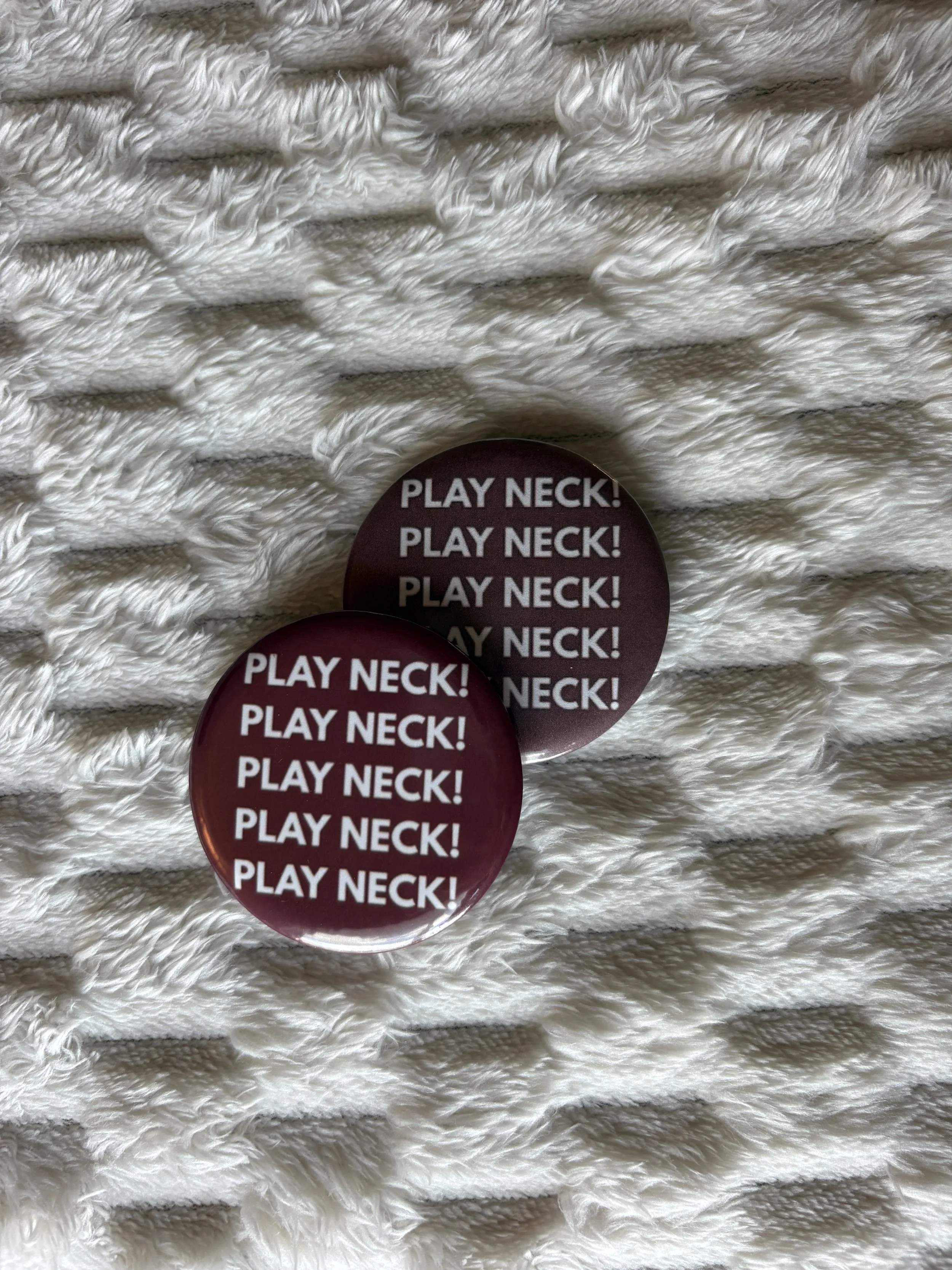 Play neck! Button.JPG