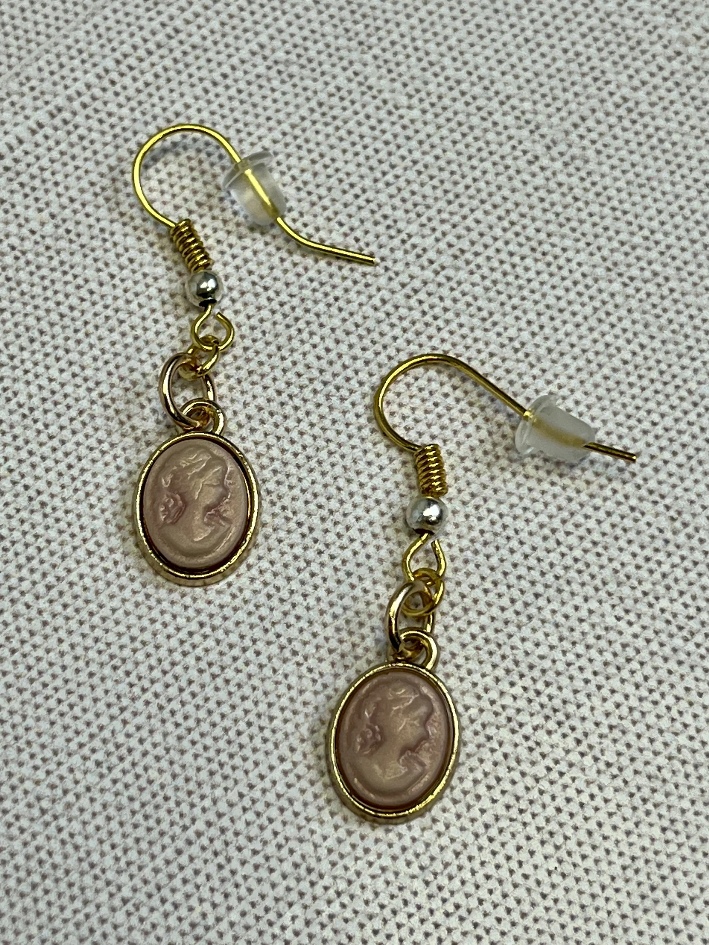 Cameo Pendant (Blush).jpg