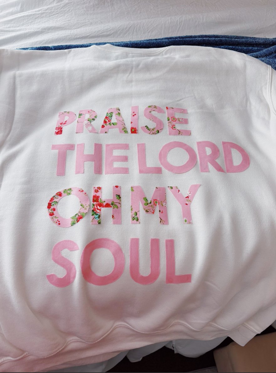 Back of White “Praise the Lord Oh My Soul” Pink Floral Patch Sweatshirt .jpeg