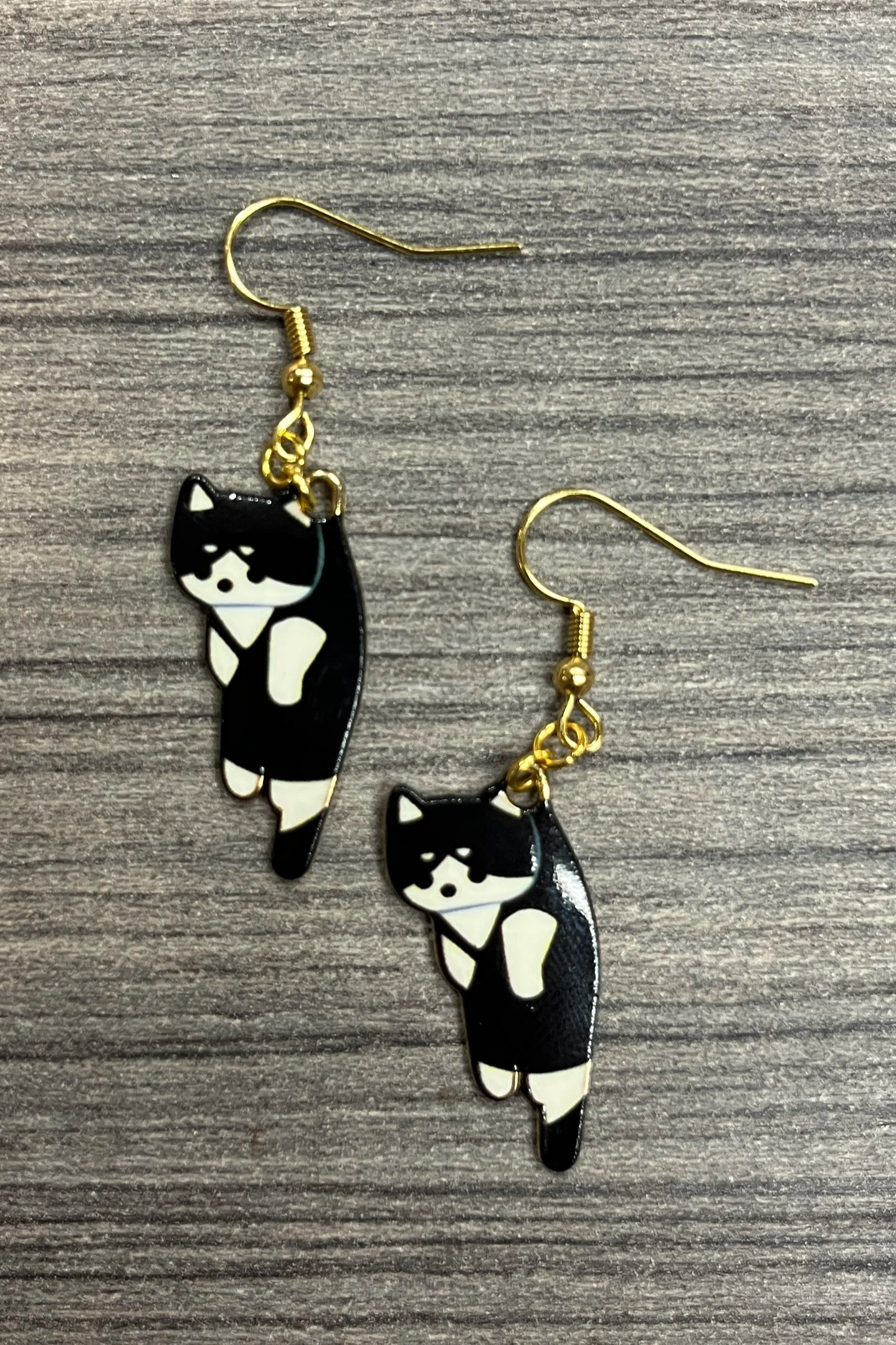 Dangling+Cat+Earrings+%28Black%29.png