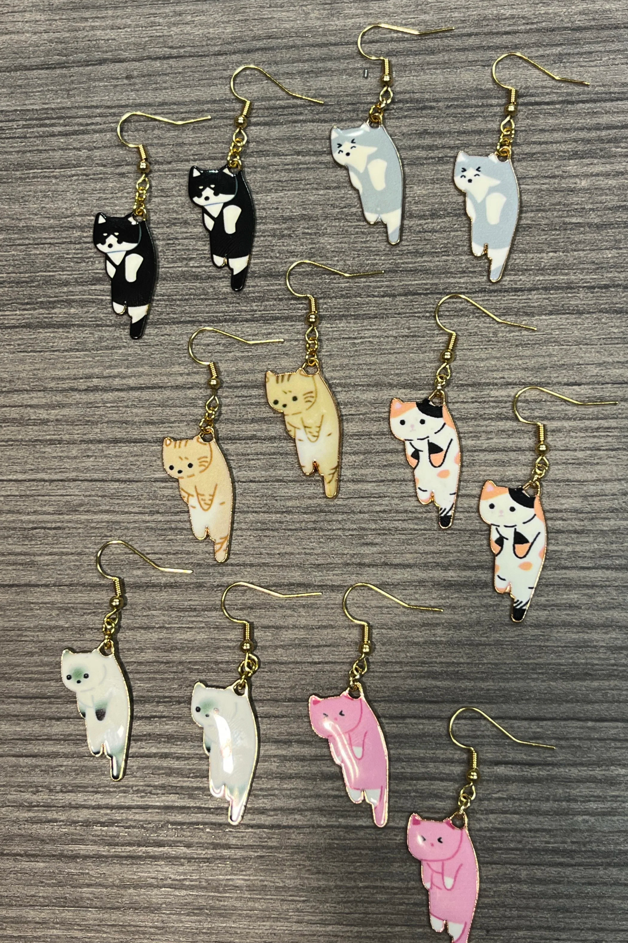 Dangling+Cat+Earrings.png