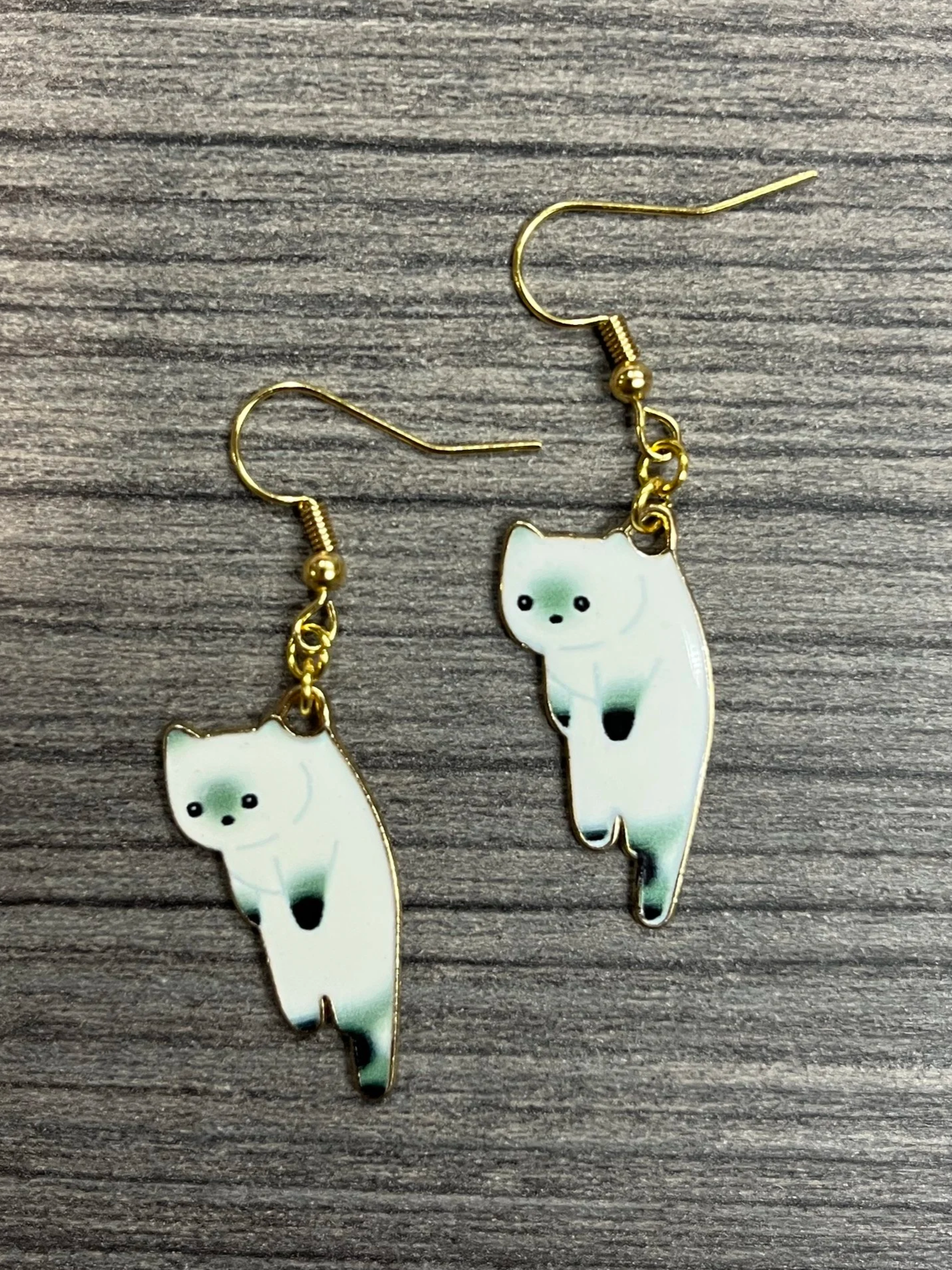Dangling+Cat+Earrings+%28White%29.png