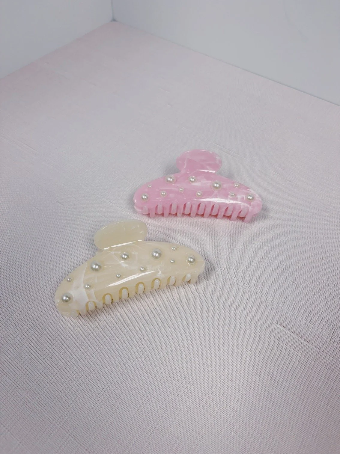PEARL CLAW CLIP