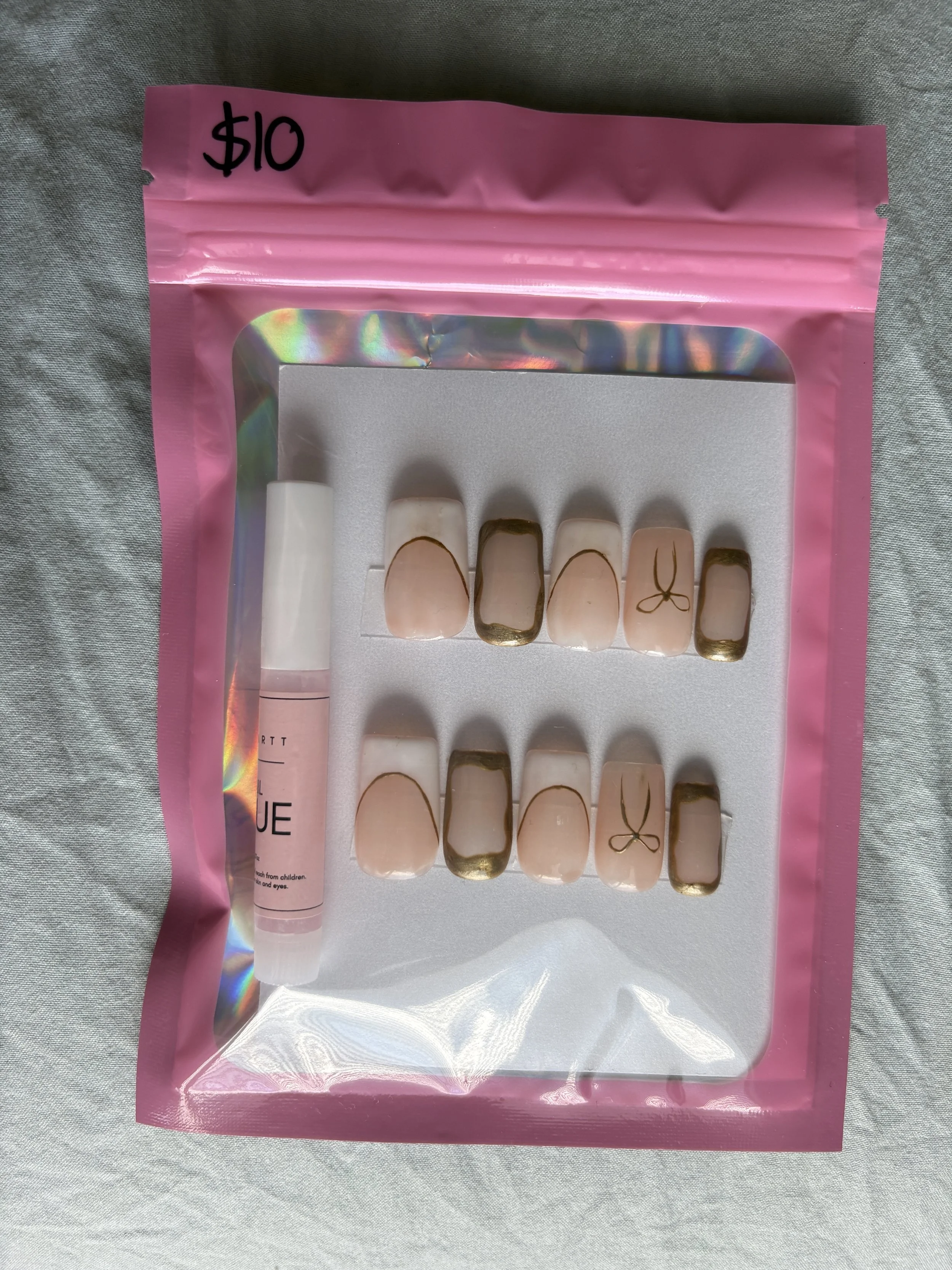 GOLD BOW NAILS