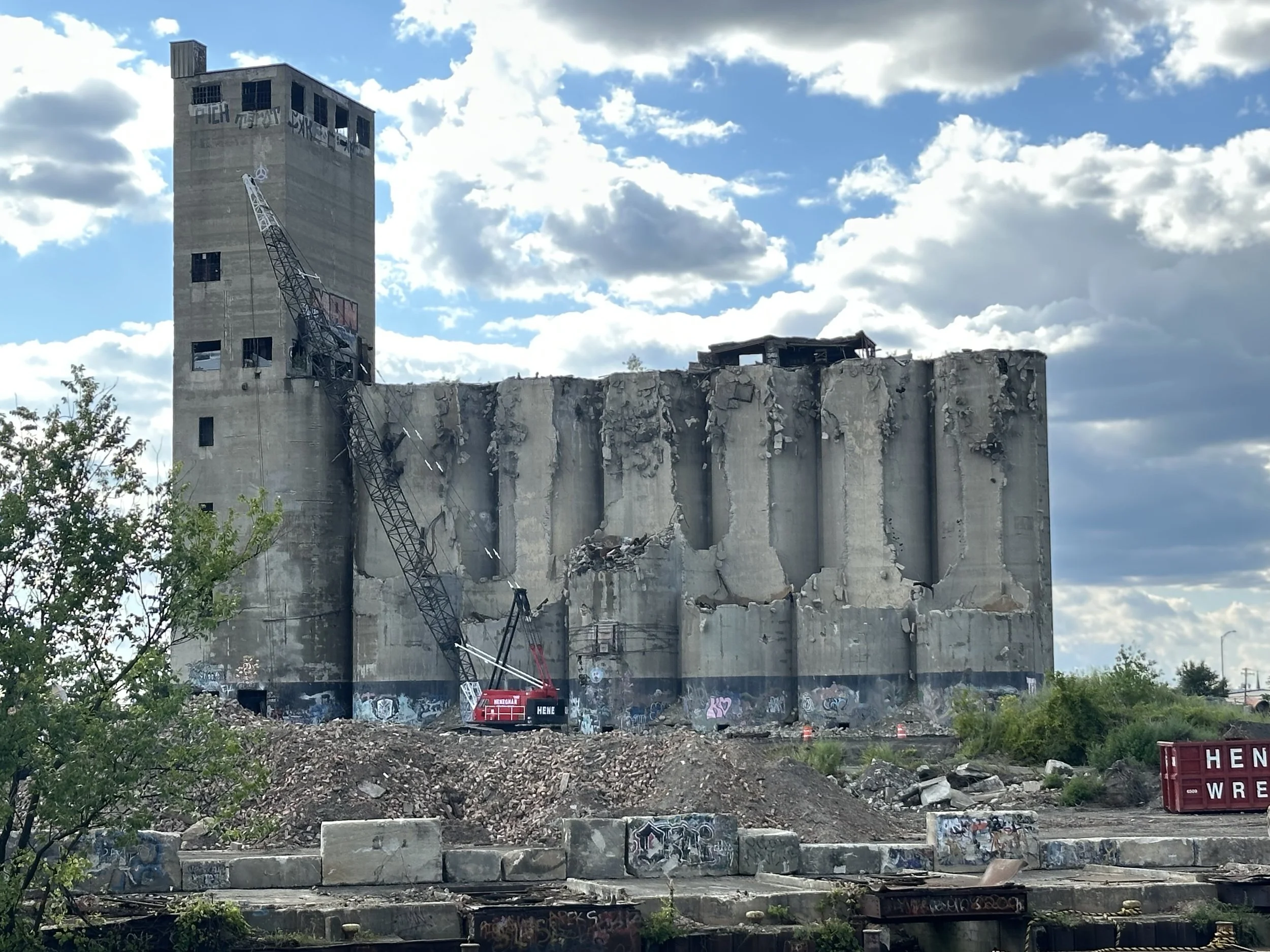 Aug 26: First Row of Final Silos Nears Completion