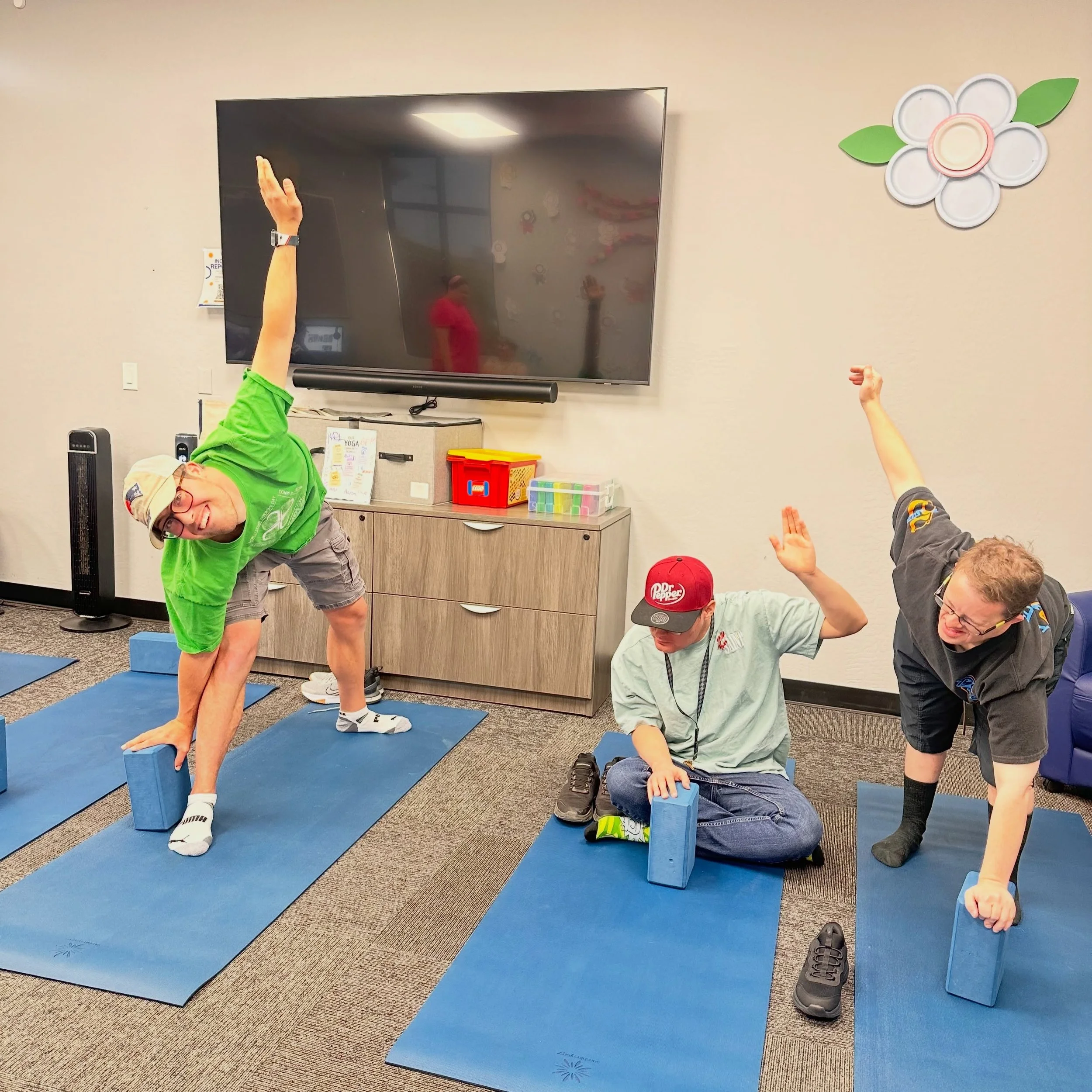 Raise your hand if you&rsquo;re ready for another week of movement + connection! 

Because we&rsquo;re ready for you 🫶🏼