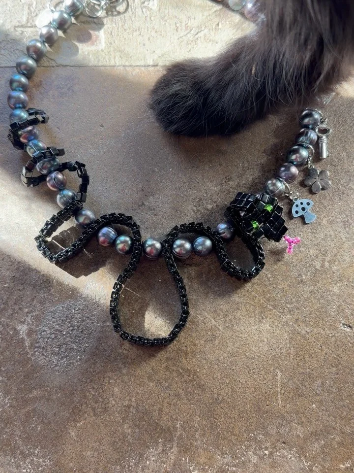 It's really the tail swish that does it for me. Had the pleasure of making TWO custom snake charmer necklaces for the most lovely customer 💖 This one is gray freshwater pearls with a black glass bead snake, and the second is white freshwater pearls 