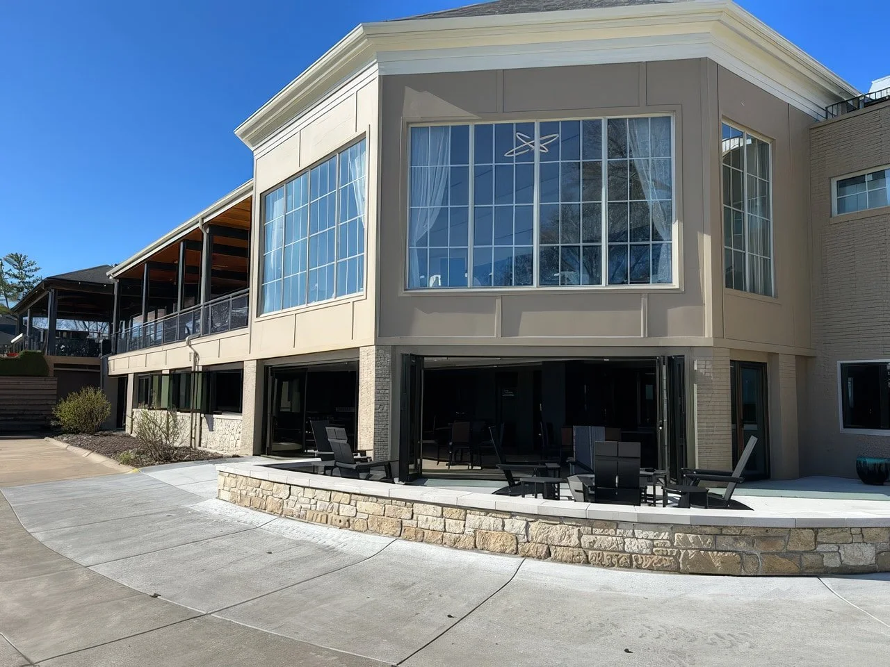Bi-Fold and Swing Doors for Meadowbrook Country Club Estates