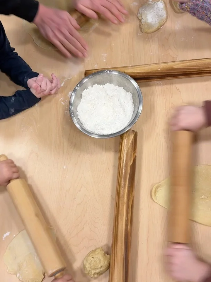 From ravioli making to constellation creating ✨
From paint and flowers to clay self-portraits and costumes 🎨
From stretching our bodies to exploring our classroom together 🤸&zwj;♀️
Curriculum Morning was filled with creativity, curiosity, and so mu