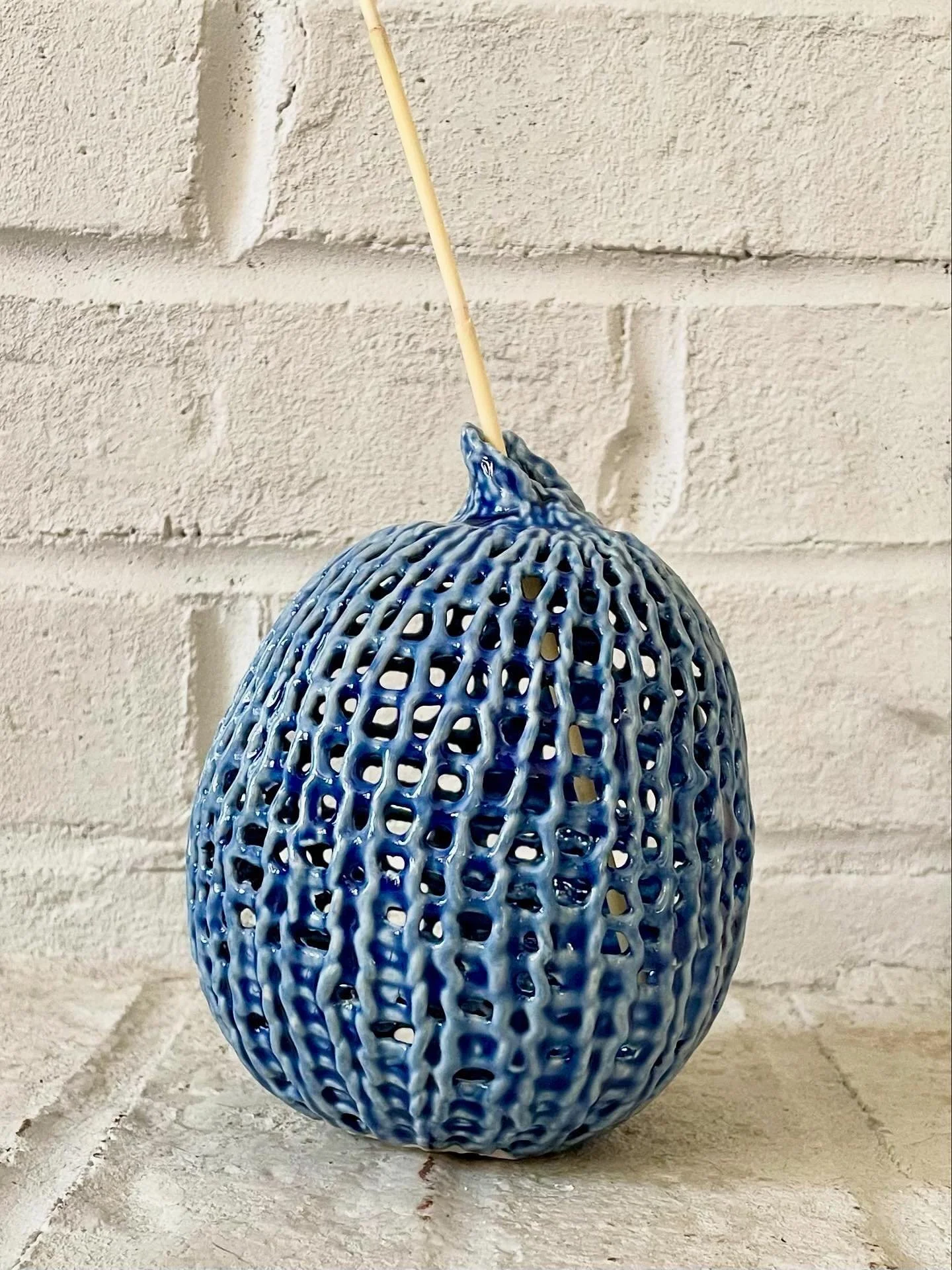 ✨ New Collection of work dropping September 19th ✨
✨ Knitted Porcelain ✨
.
The kiln firing burns away the yarn leaving only porcelain. But in a form that could never exist if the yarn hadn’t been there.
.
#knittedporcelain #ceramics #ceramic