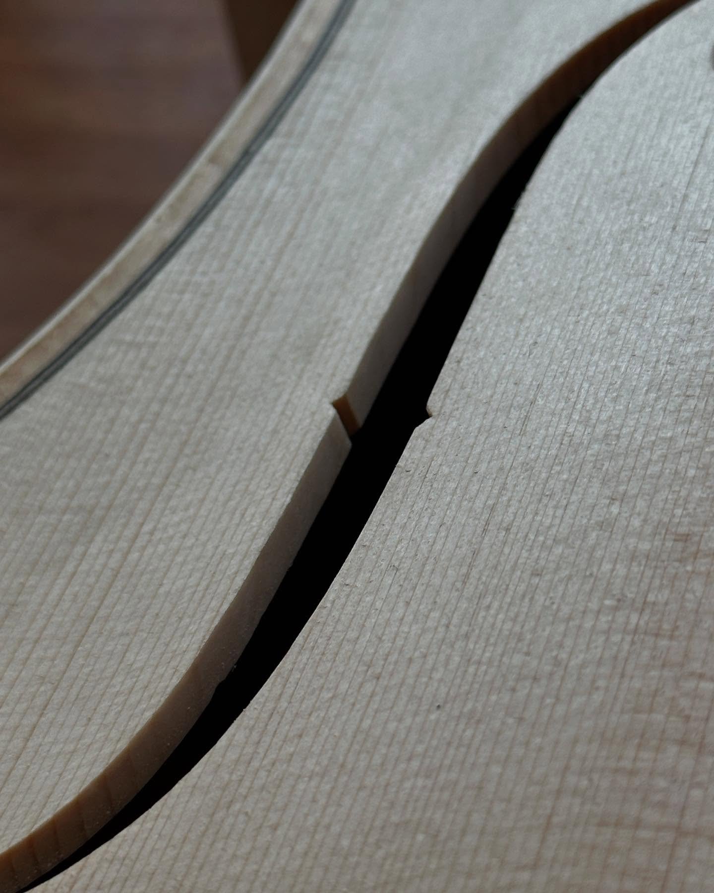 Connecting bar of a cello sound hole 

#ff #soundhole #cello