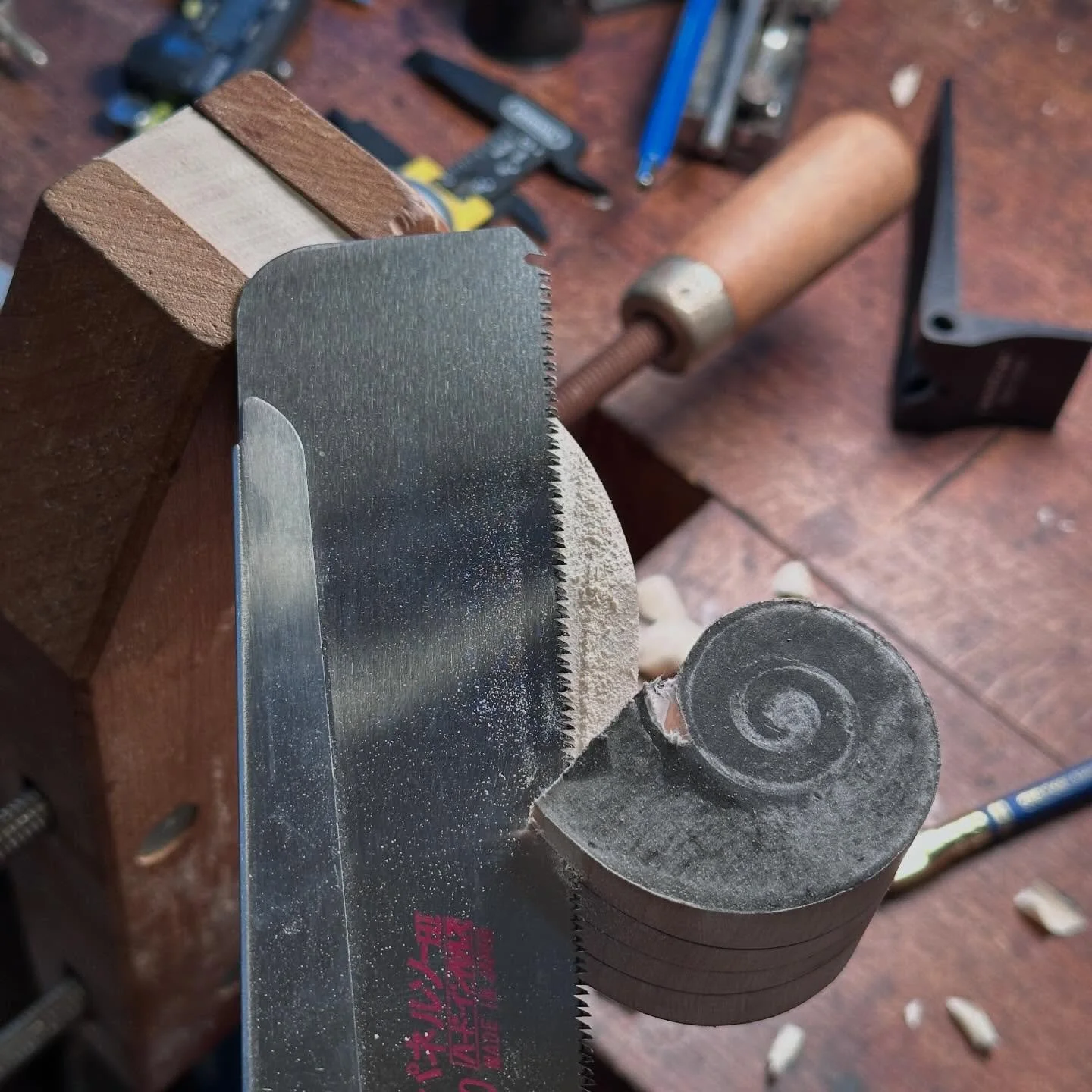 This cello scroll seems awfully small&hellip; 🤔