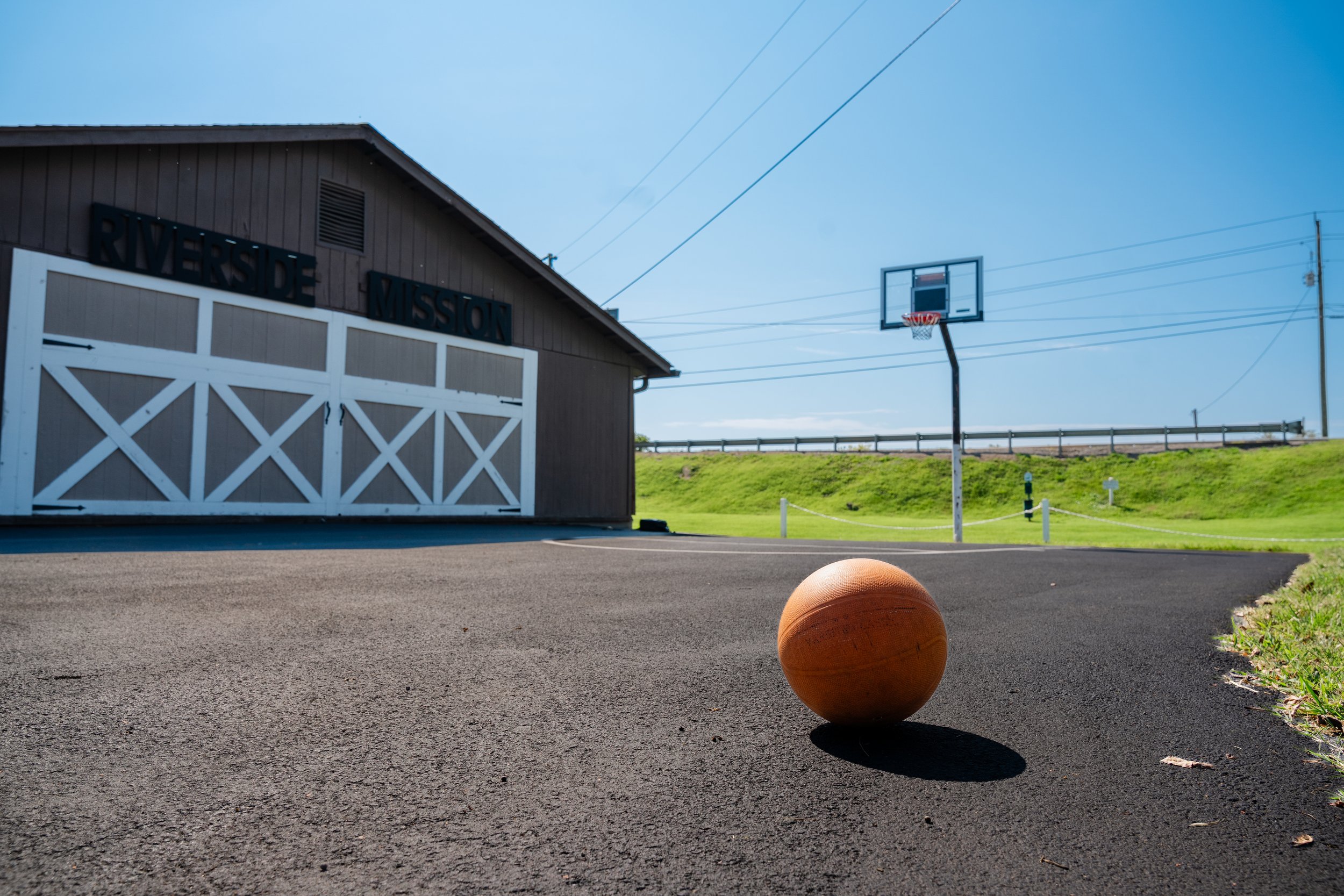 Sevierville, Tennessee, Pigeon Forge, Smoky Mountains, Rv Park & Resort, RV Campground, Cabins, Riverside, Little Pigeon River, Pool, Walking Trail, Pickleball, Basketball,