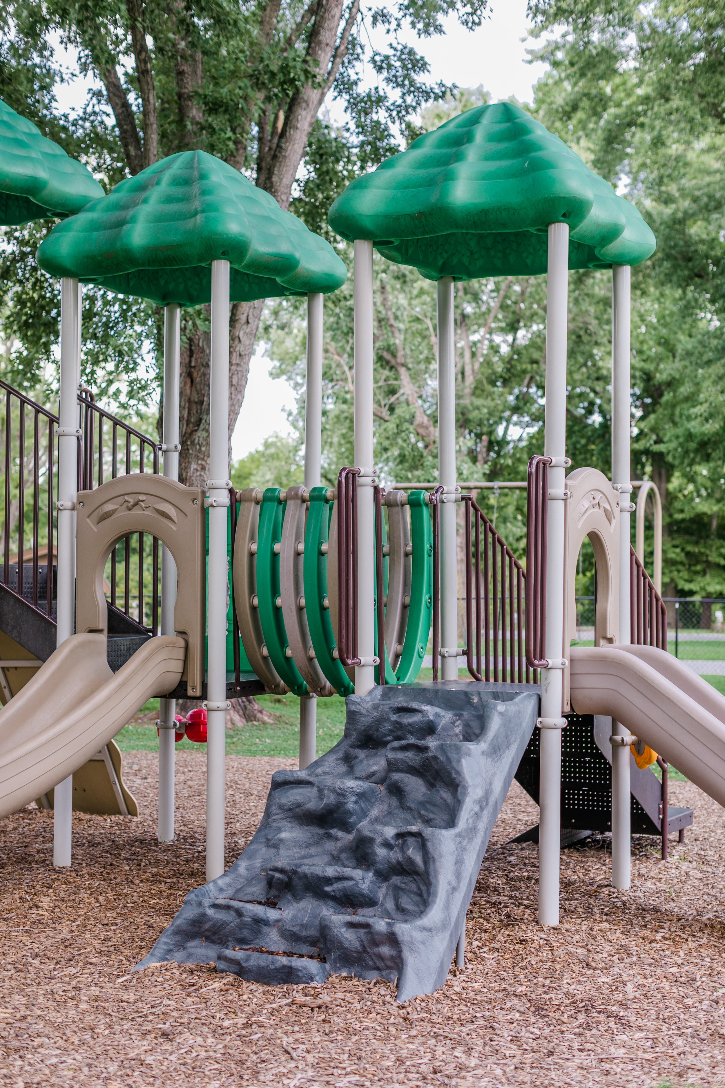 Sevierville, Tennessee, Pigeon Forge, Smoky Mountains, Rv Park & Resort, RV Campground, Cabins, Riverside, Little Pigeon River, Pool, Walking Trail, Pickleball, Bathhouse, Gaga Ball, Family friendly, Laundry Room, Washer and Dryers, Pickleball Courts