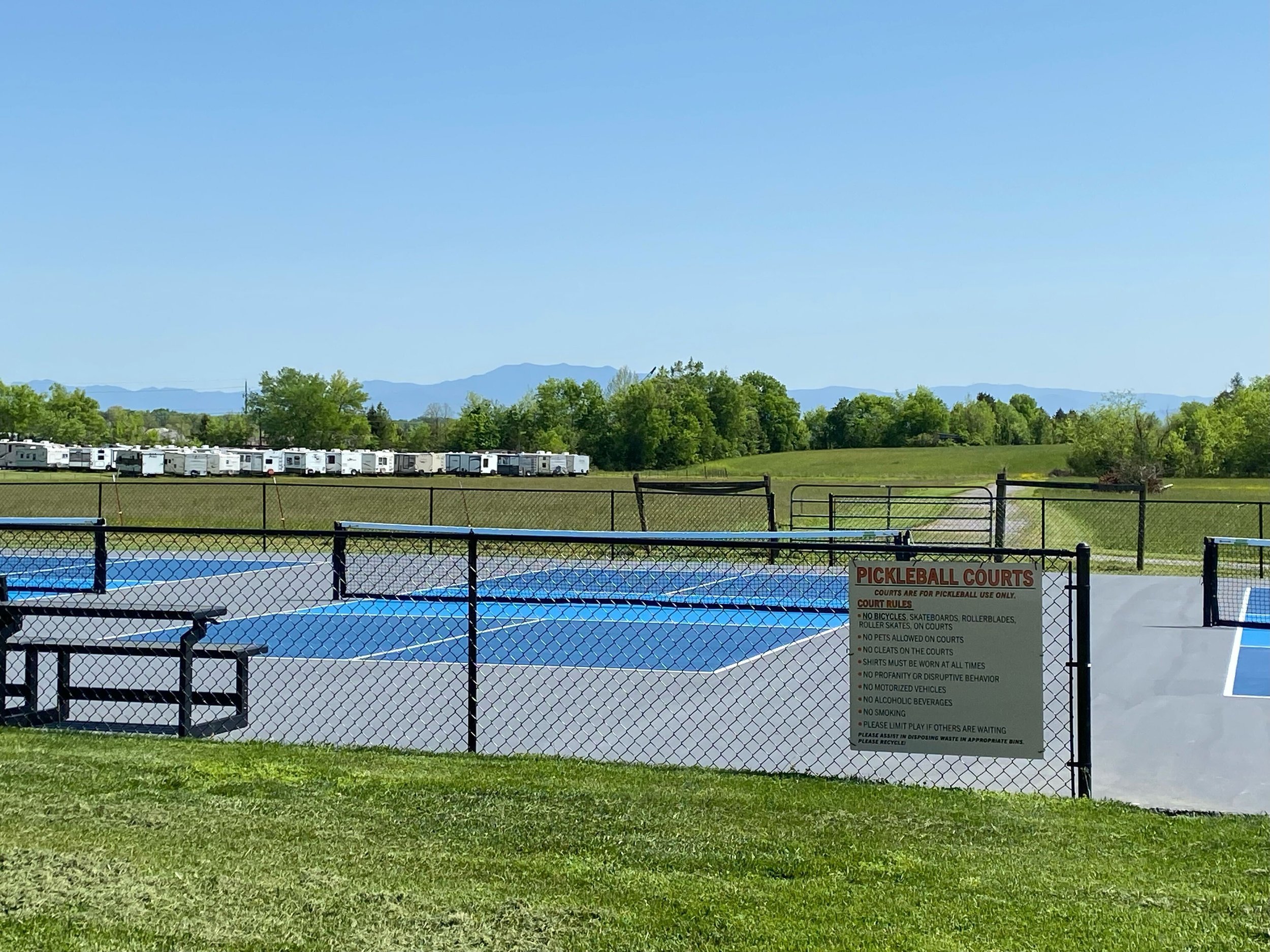 Sevierville, Tennessee, Pigeon Forge, Smoky Mountains, Rv Park & Resort, RV Campground, Cabins, Riverside, Little Pigeon River, Pool, Walking Trail, Pickleball, Bathhouse, Gaga Ball, Family friendly, Laundry Room, Washer and Dryers, Pickleball Courts