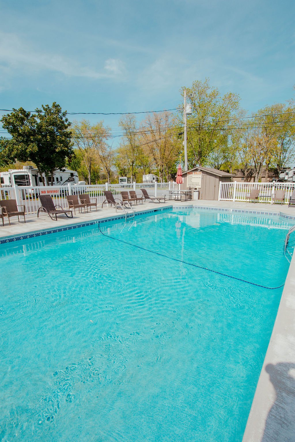 Sevierville, Tennessee, Pigeon Forge, Smoky Mountains, Rv Park & Resort, RV Campground, Cabins, Riverside, Little Pigeon River, Pool, Walking Trail, Pickleball, Bathhouse, Gaga Ball, Family friendly, Laundry Room, Washer and Dryers, Pickleball Courts