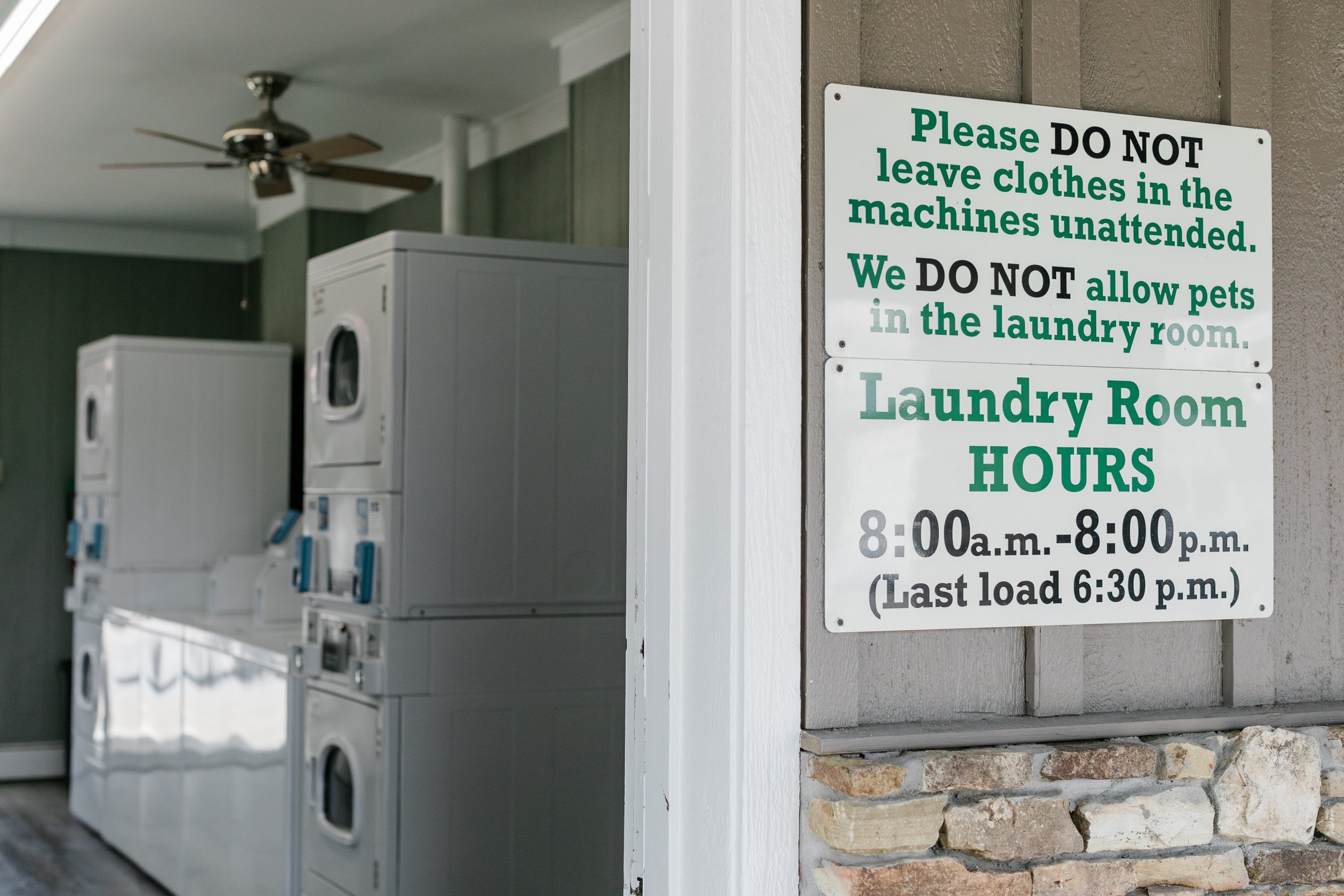 Sevierville, Tennessee, Pigeon Forge, Smoky Mountains, Rv Park & Resort, RV Campground, Cabins, Riverside, Little Pigeon River, Pool, Walking Trail, Pickleball, Bathhouse, Gaga Ball, Family friendly, Laundry Room, Washer and Dryers