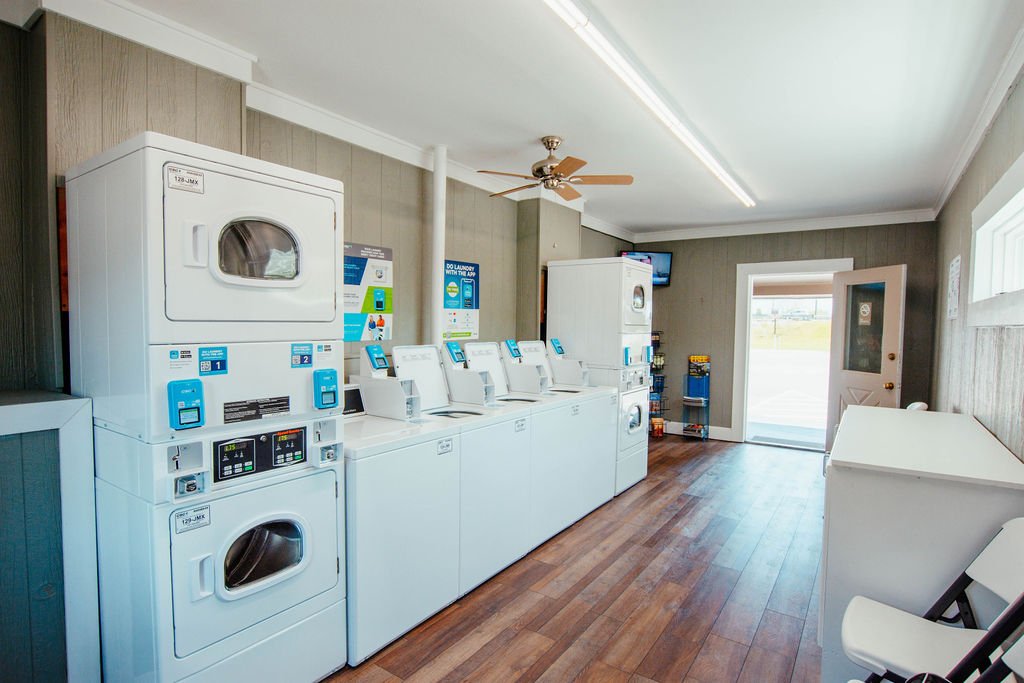 Sevierville, Tennessee, Pigeon Forge, Smoky Mountains, Rv Park & Resort, RV Campground, Cabins, Riverside, Little Pigeon River, Pool, Walking Trail, Pickleball, Bathhouse, Gaga Ball, Family friendly, Laundry Room, Washer and Dryers
