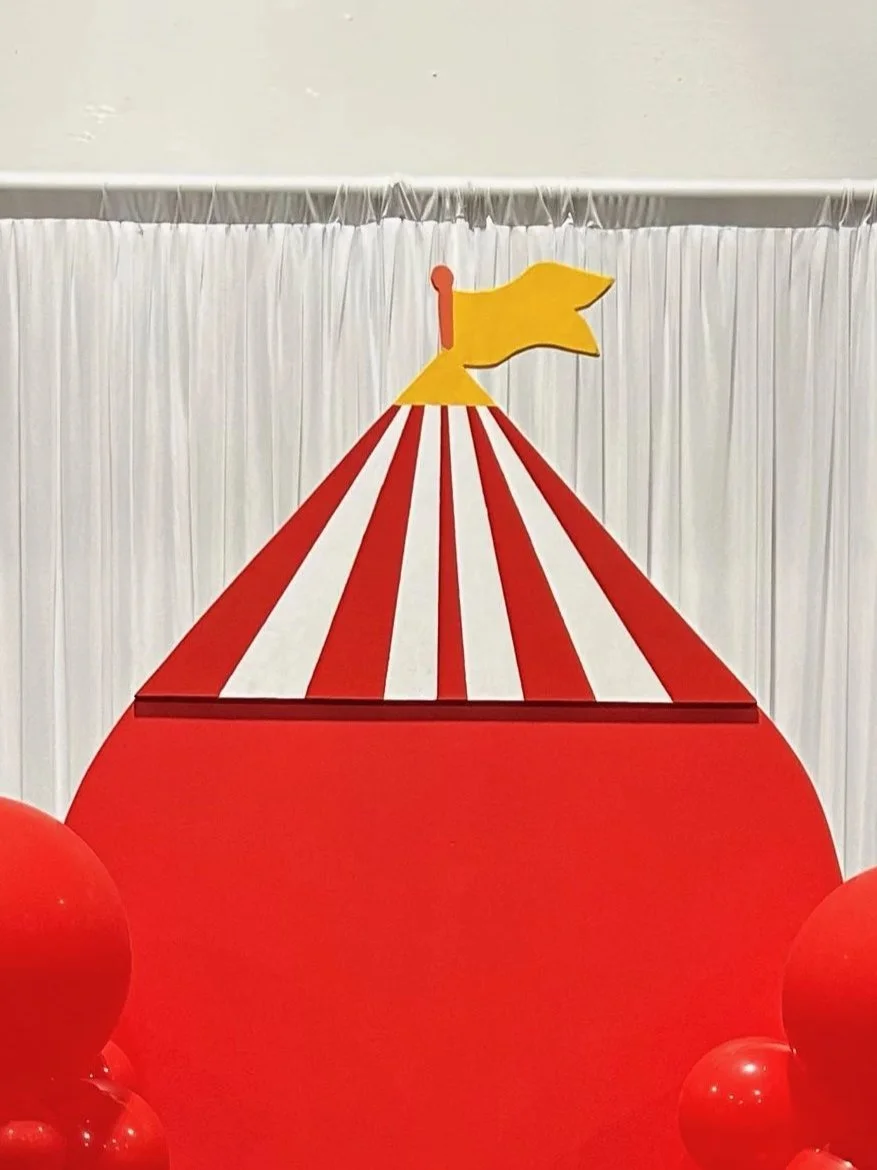 Circus Topper 
Price : $25