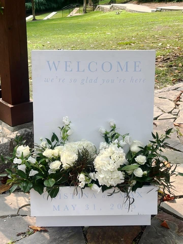 Welcome Flower Box
Color: White
Quantity: 1
Price: $50 to rent with no flowers
Add on: Vinyl for $10, Flowers for $50