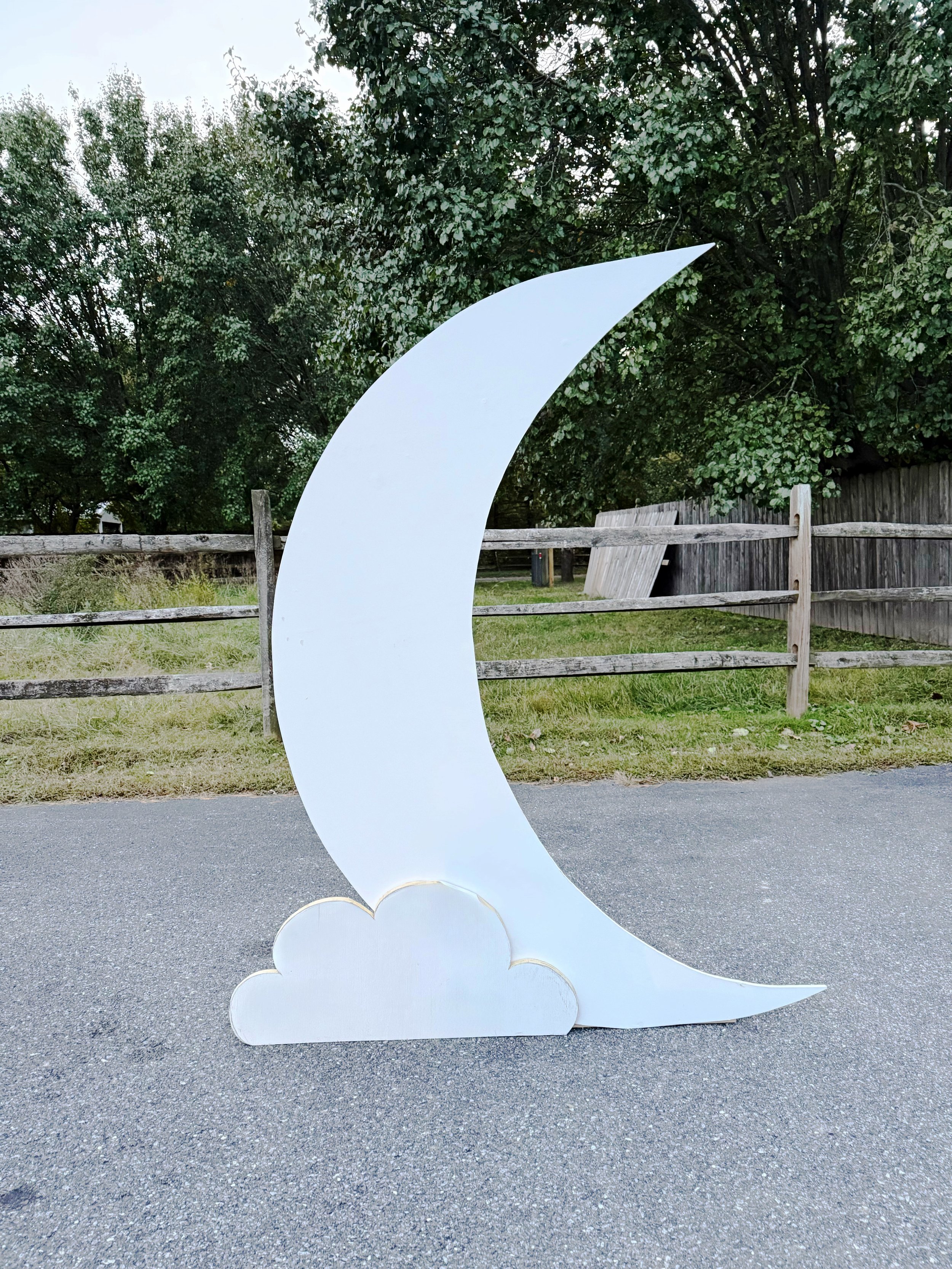 Moon & Cloud
Size: 7FT Tall 
Color: White 
Quantity: 1 
Price: $60 to rent Moon w/ Cloud $70
Note: Moon and Cloud can be separated and rented individually.