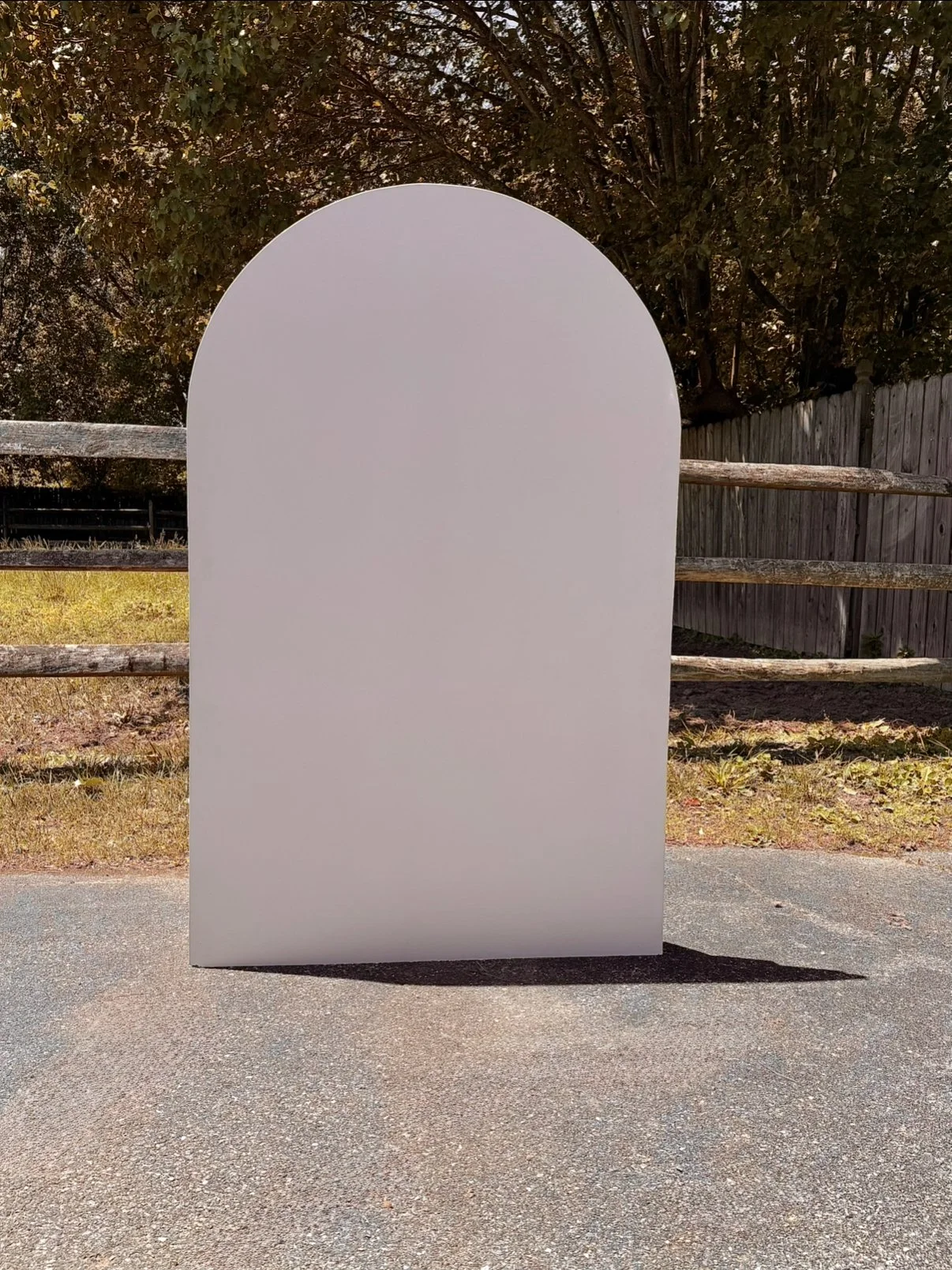 5ft Arch 
Size: 5.5FT by 4FT 
Color : Can be painted any color off our color list
Price: $50 to rent
Quantity: 1