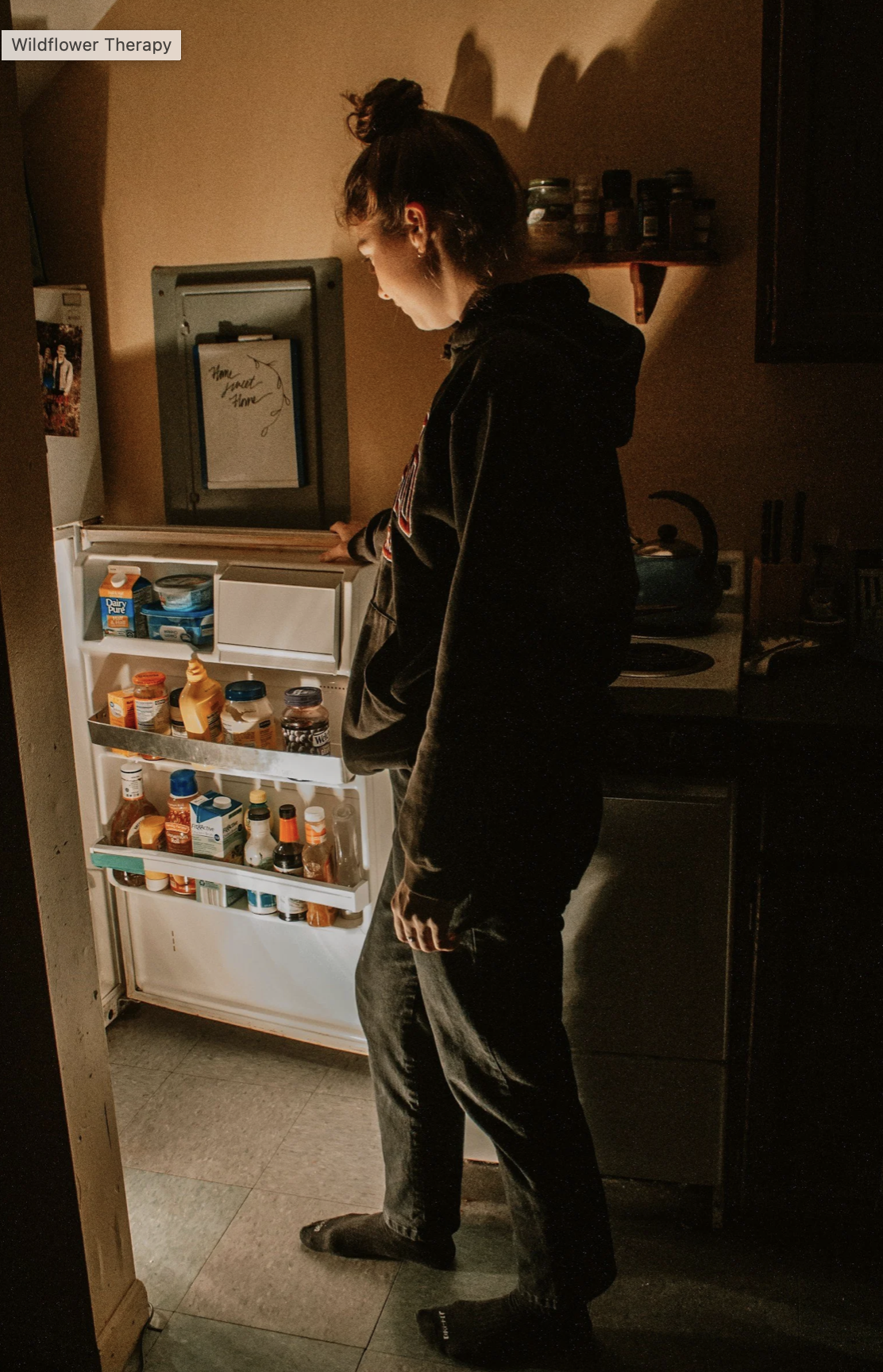 Why Do I Forget to Eat All Day and Then Can’t Stop Eating at Night? A Philadelphia Eating Disorder Therapist Explains