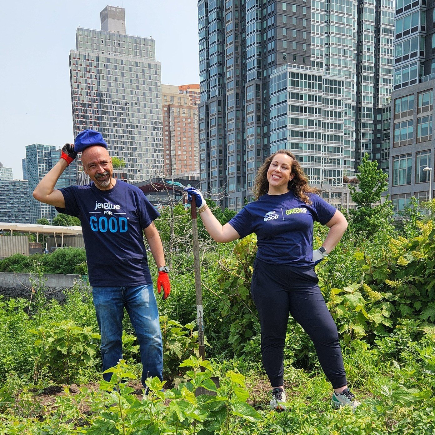 Thank you so much to our corporate sponsor Jet Blue for coming out today to a corporate volunteer day!

With 49 volunteers, we were able to remove 51 bags of weeds. We also planted essential native plants- 36 red willows and 42 aromatic sumacs!

Cont