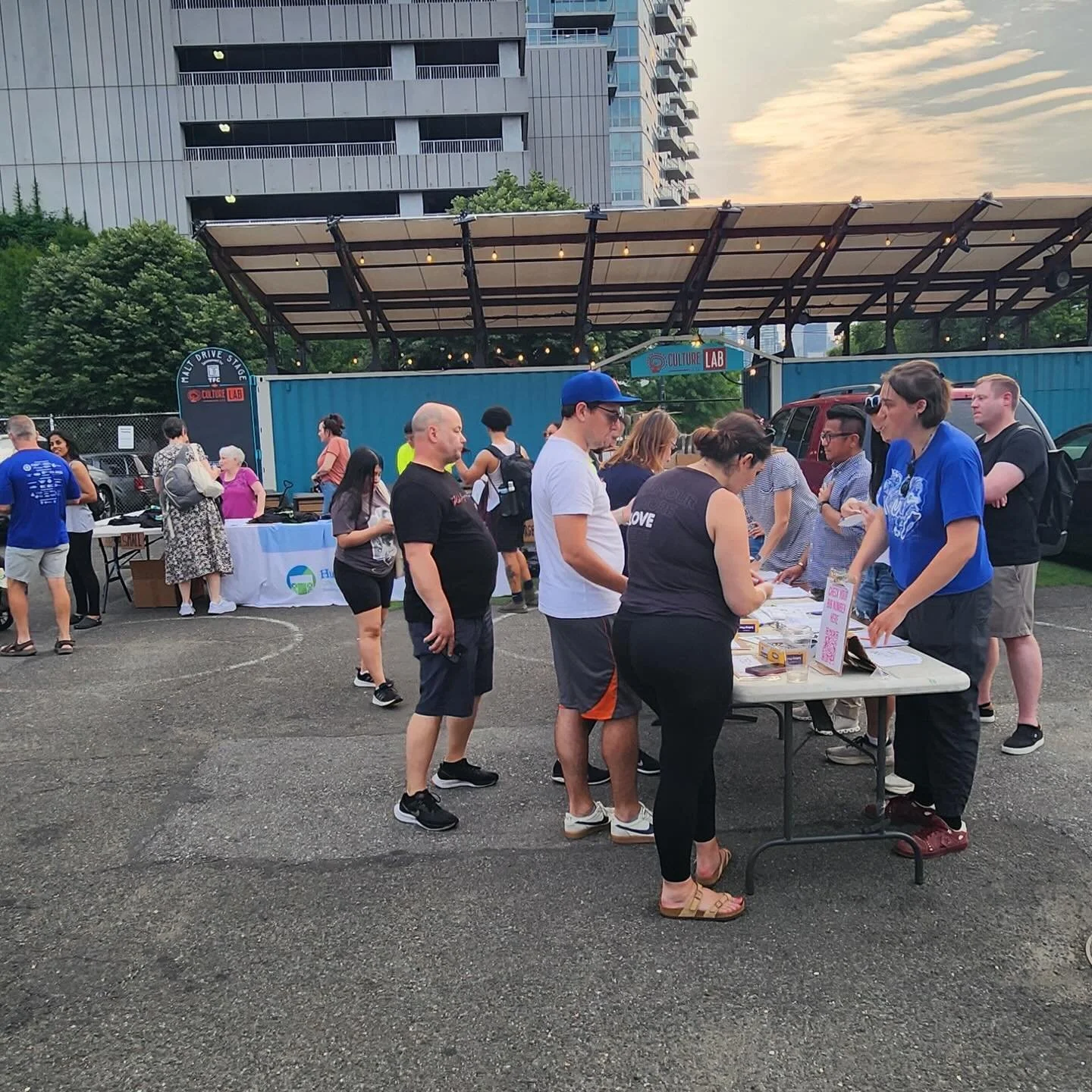 We are excited for everyone to join us at our 11th Annual LIC Waterfront 5K this Saturday!

This year we have a record number of runners signed up, so we are strongly encouraging everyone who can to pick up their bibs on either Thursday or Friday fro