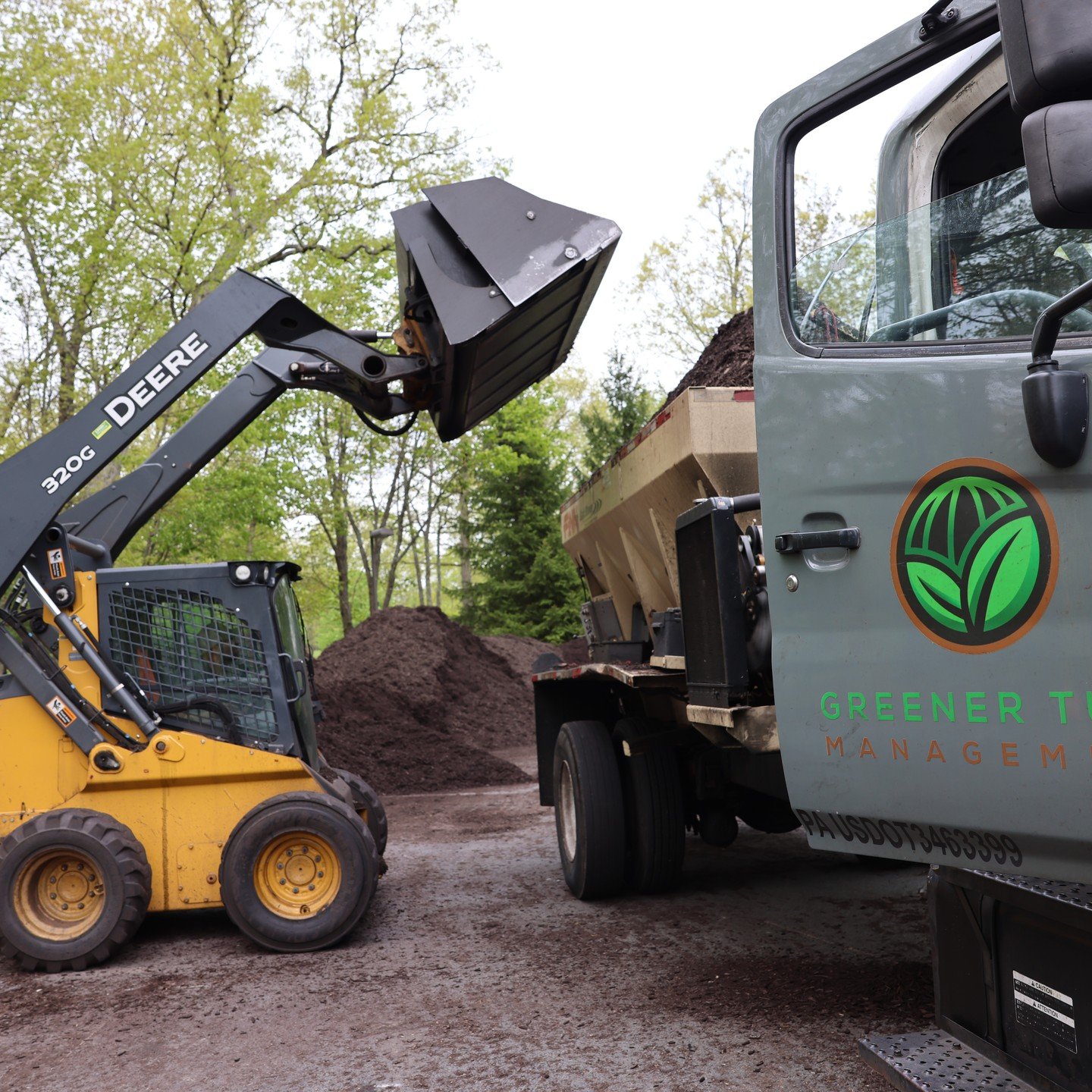 Load, Go, Repeat 🔁 🌿💪 #GTM #MulchBlowing #SoilBlowing #ExpressBlower #Mulch