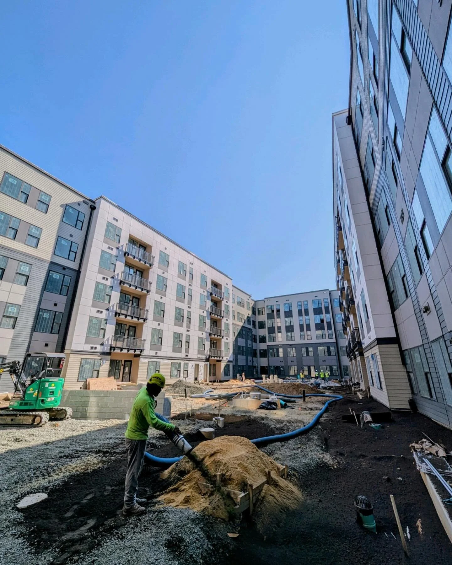 This week GTM was in Maryland working on a soil blowing job. With our equipment being stationed 400ft away GTM was able to complete 5 days worth of work in just a 3 day window by doubling shifts into the night. A full team effort. 🌿💪#GTM #GreenSpac