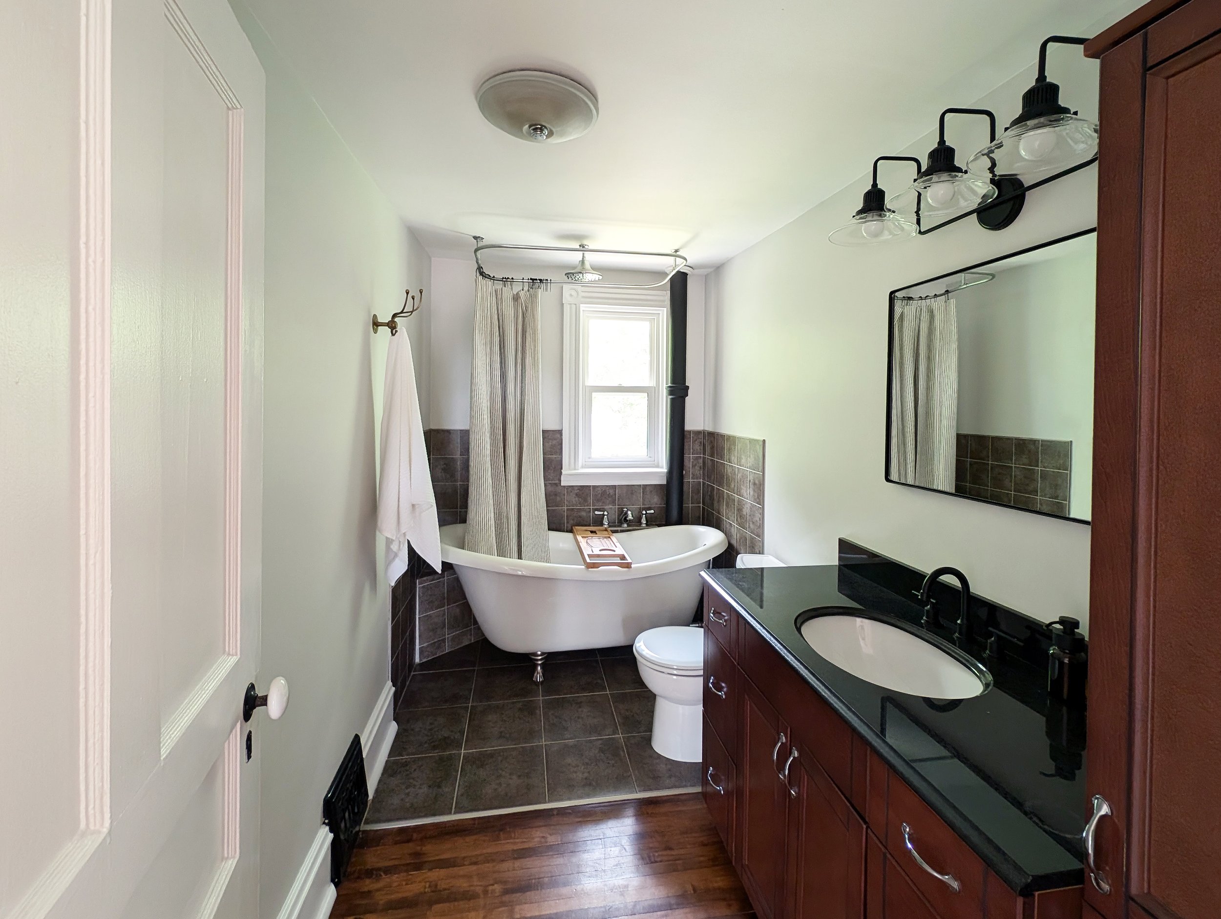 260_Colborne_MainBath.jpg