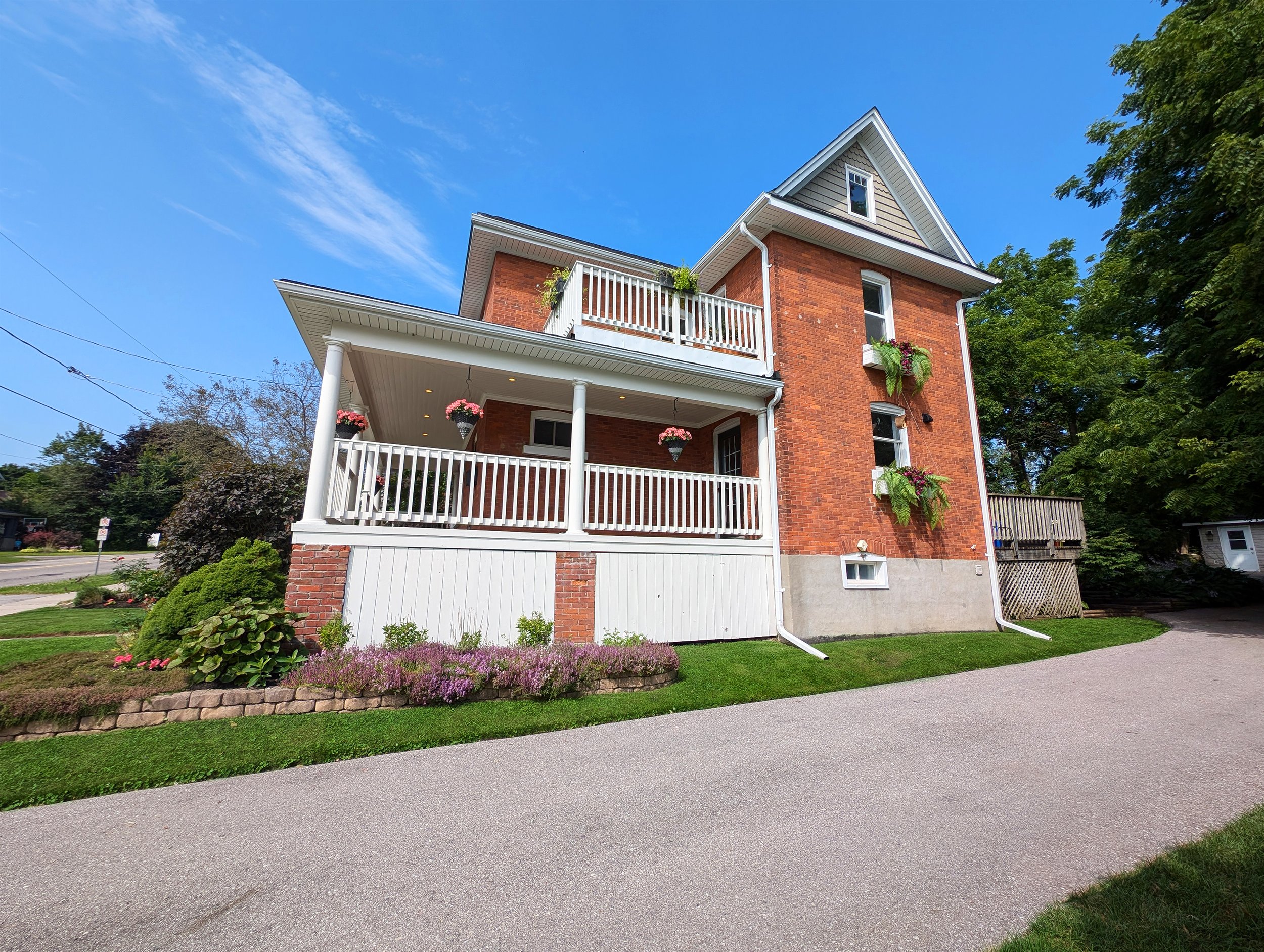 260_Colborne_Front5.jpg