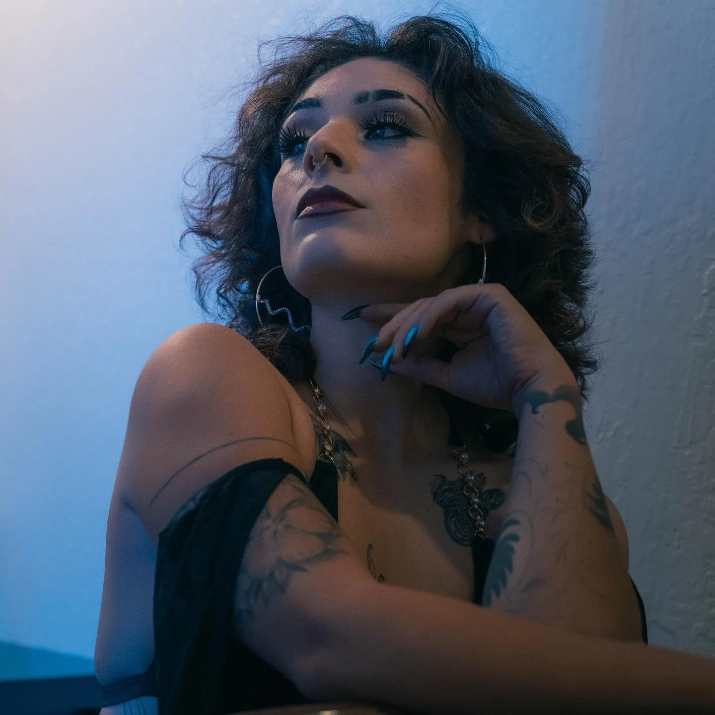 🌙✨ Tonight, beauty has a name… Athena.
Are you ready to be captivated?