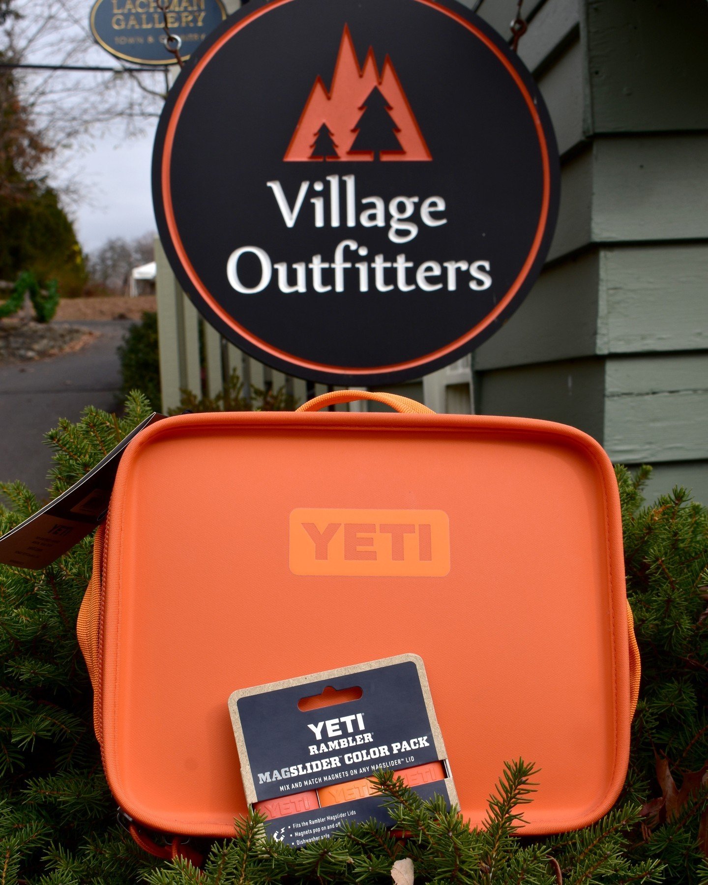 There's no greater love than a home-cooked meal, but finding a way to bring that meal along with you is a close second 🥘 Give your on-the-go loved ones the gift of Yeti this year!