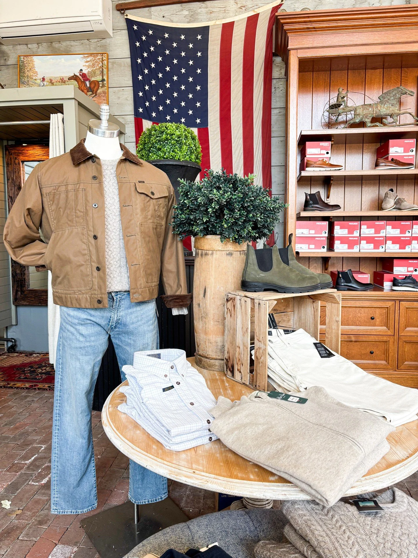 Good style starts with great staples. 

Upgrade your everyday uniform at Fox &amp; Holly with go-to layers, classic denim, and boots that do it all. 

#FoxAndHolly #MensStyle #PeddlersVillage #CasualMensWear #MensDenim