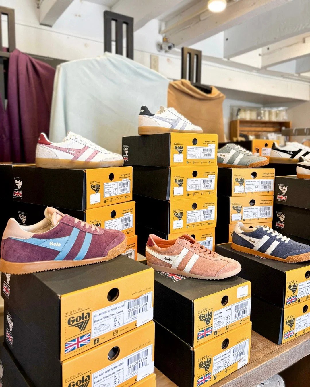 New Gola just in time for spring! 

Find the prettiest new colors of the season at Sunflowers 💐

#gola #sunflowersboutique #peddlersvillage #sneakerstyle #springcolors