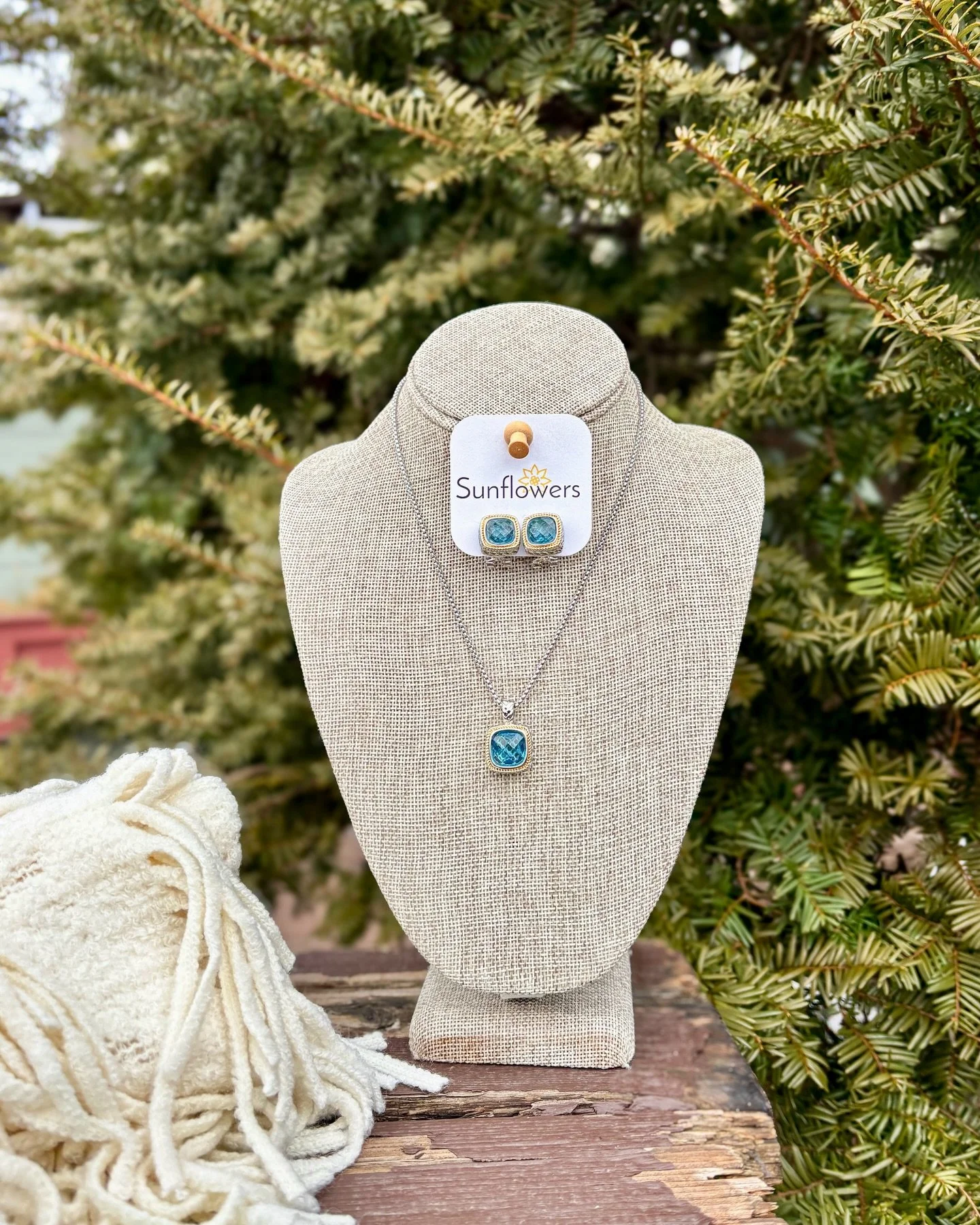 Add a pop of blue 💙

This necklace and earring set is the perfect finishing touch for spring outfits and special moments alike. Available now at Sunflowers.

#SunflowersBoutique #BlueJewelry #StatementJewelry
#JewelryLovers #PopOfColor