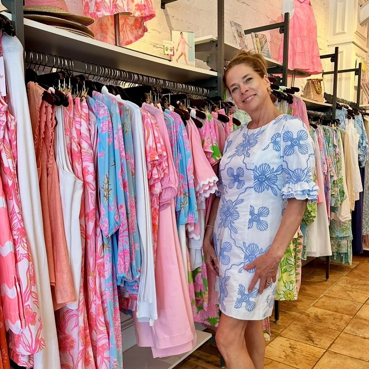 Ruffles of fun 💙🌸 This Lilly dress brings playful charm with its blue-and-white florals and flirty sleeve details! #lillypulitzer #thepinkcrab #annapolis