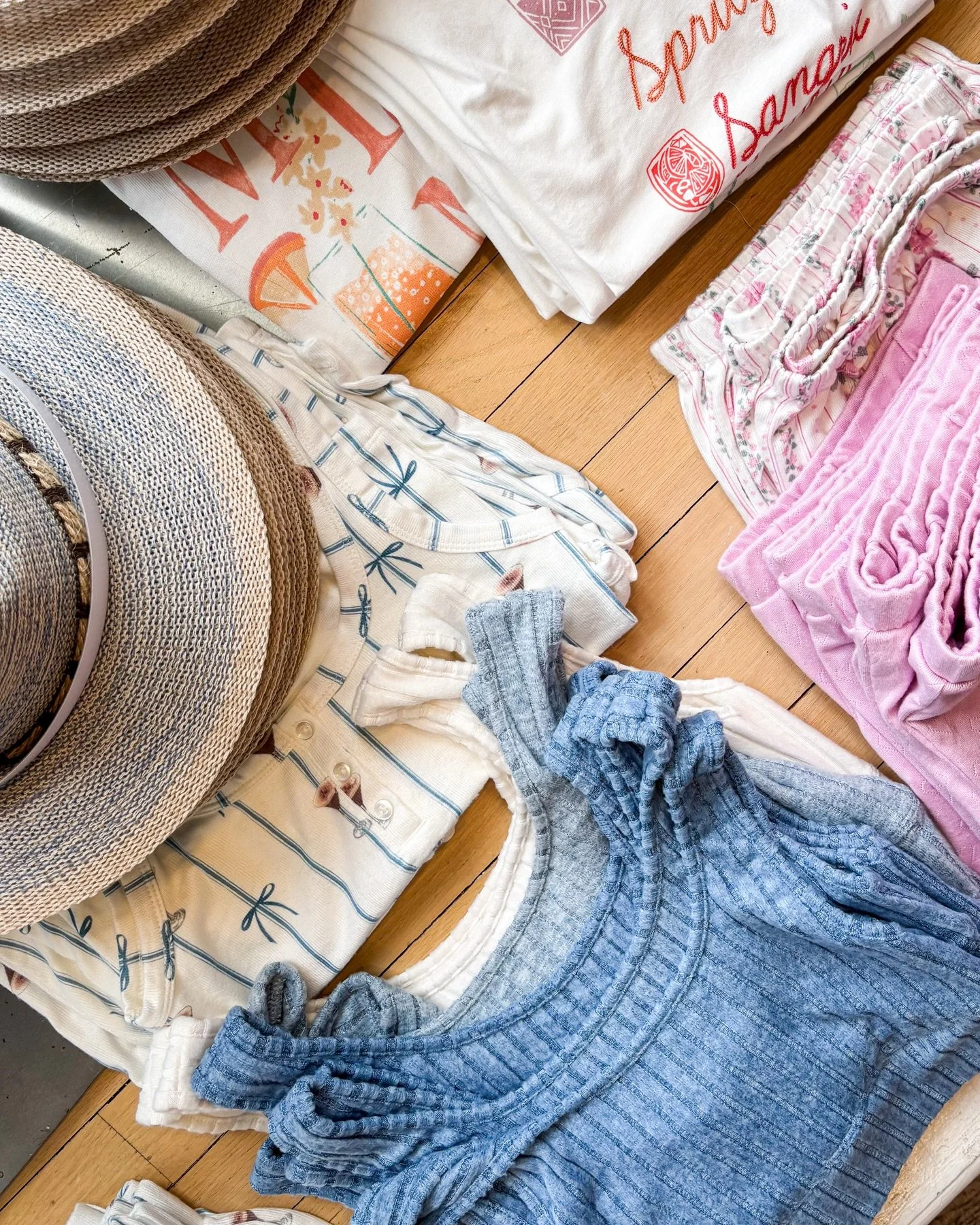 Chasing that summer feeling, starting with these pajama colors 🩷🩵🧡

We may only be in March, but we&rsquo;re ready for summer to be here.

Who else is counting down? 

#lacesilhouetteslingerie #SummerStyle #SummerDreaming #SpringToSummer #lightwei