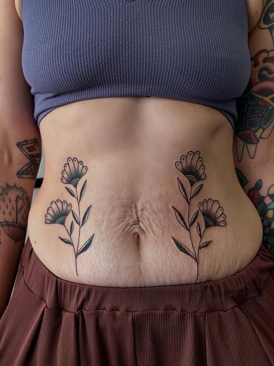 flower-stomach-tattoo.jpg