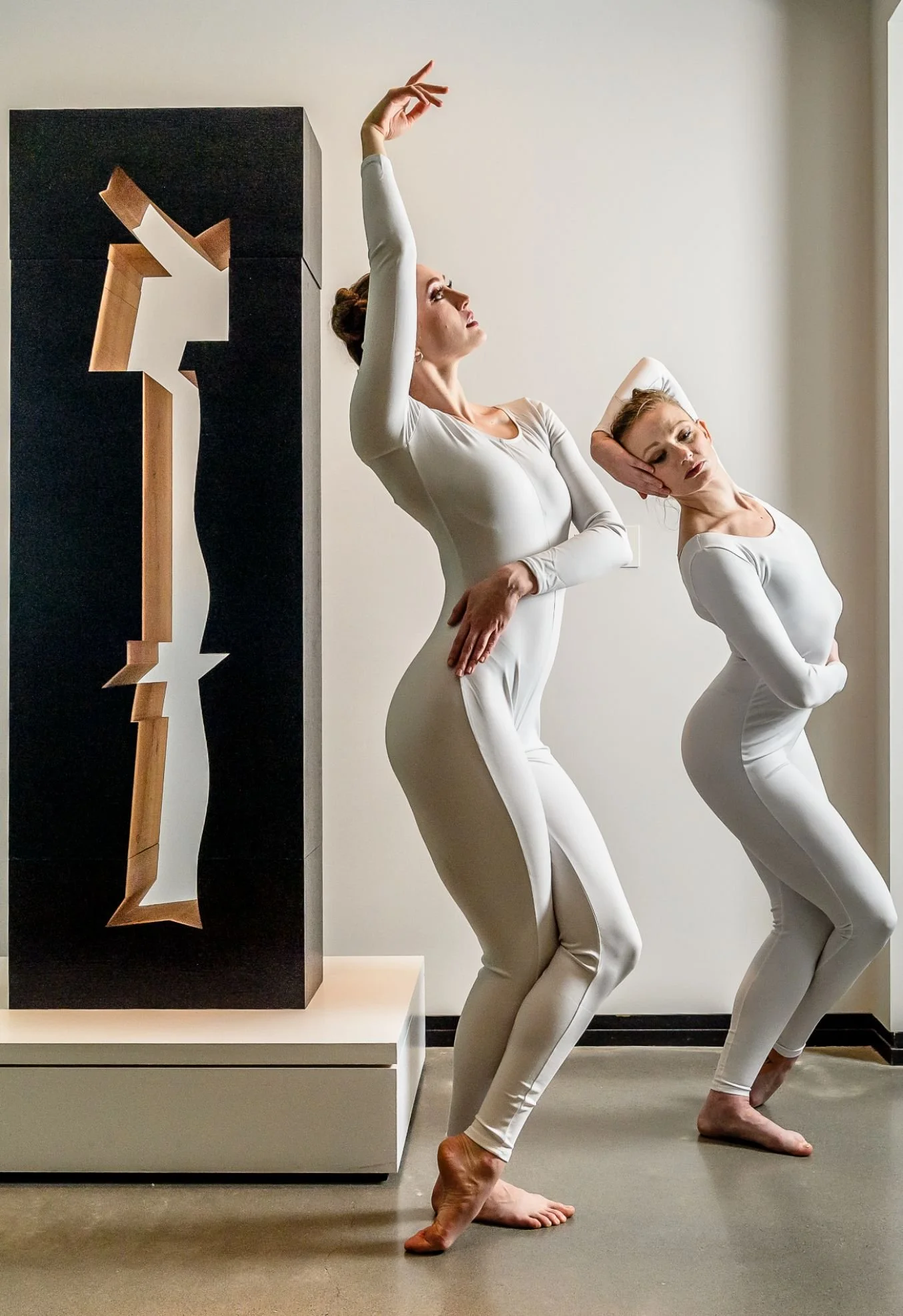 Artwork: Mel Katz (American, born 1932), Silhouette, 1980, fiberglass and wood,
72 in x 24 in x 12 in, Gift of Arlene and Harold Schnitzer.
Portland Art Museum, Portland, Oregon, 1980 Mel Katz, 86.50A-D
Dancers: Jillian St. Germain, Theresa Hanson
Ph