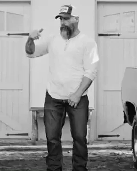 Made 3 tracks with @kokoofbb for @jamwayne256 new EP:Bama Beast Plugged In. These were fun to make I got to throw the kitchen sink at em with banjo, guitars, dobro, Lapsteel and whatever else. Congrats to everyone on a killer project always grateful 