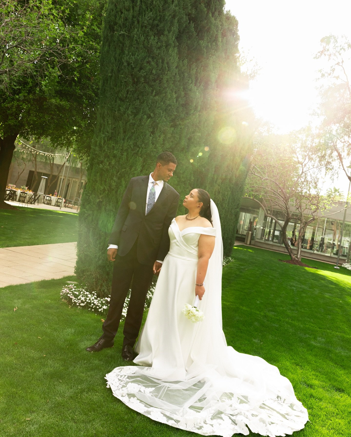 Sneak peek from Rachel &amp; Christian&rsquo;s beautiful day at the Phoenix Art Museum!🩶 This stunning location wasn&rsquo;t just a wedding venue for Rachel &amp; Christian&mdash;it&rsquo;s where they first met! They even signed their marriage licen