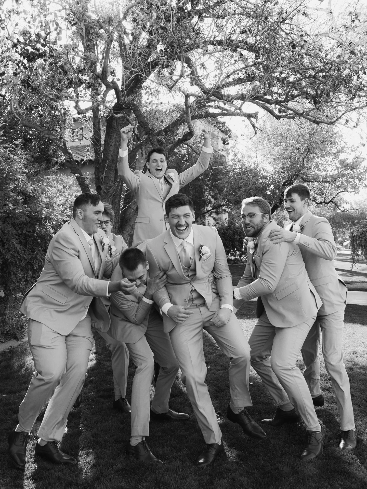 I just love this groomsmen photo📸