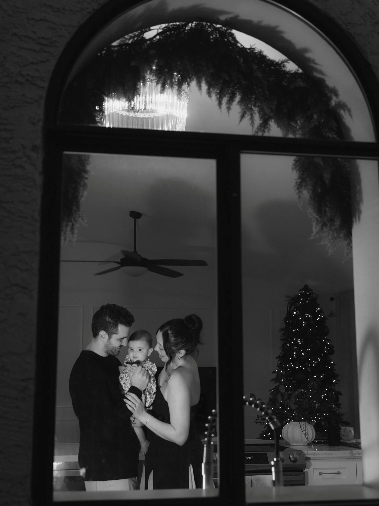 Tis the season for adorable holiday photos at home!❄️🎄🥰