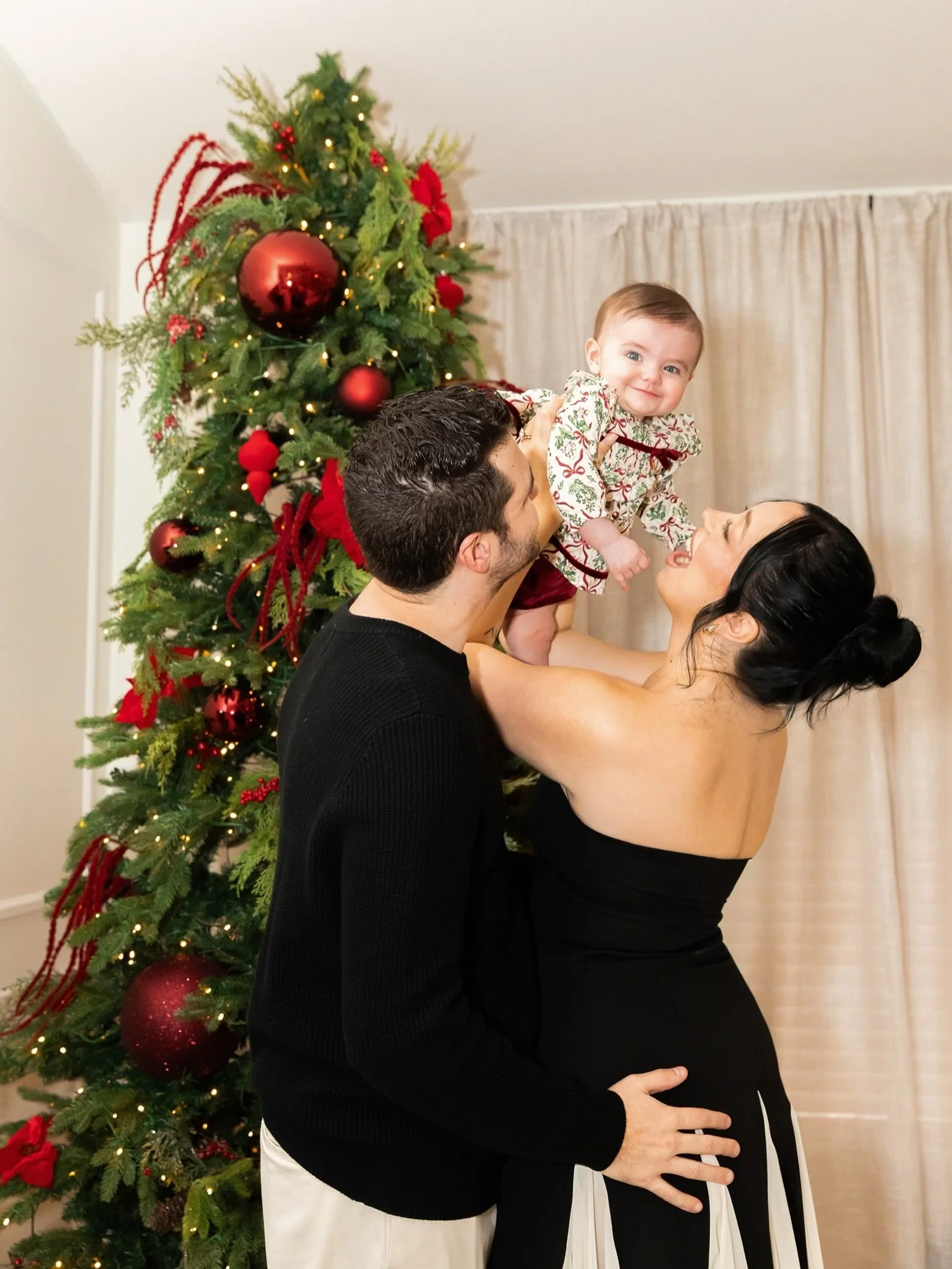 Happy Holidays everyone!✨🎁🧸 Nothing makes me happier than seeing my photos in print, whether big or small! I absolutely love these holiday cards that the Dishner&rsquo;s had printed with the photos we captured📸

This month started off super busy w