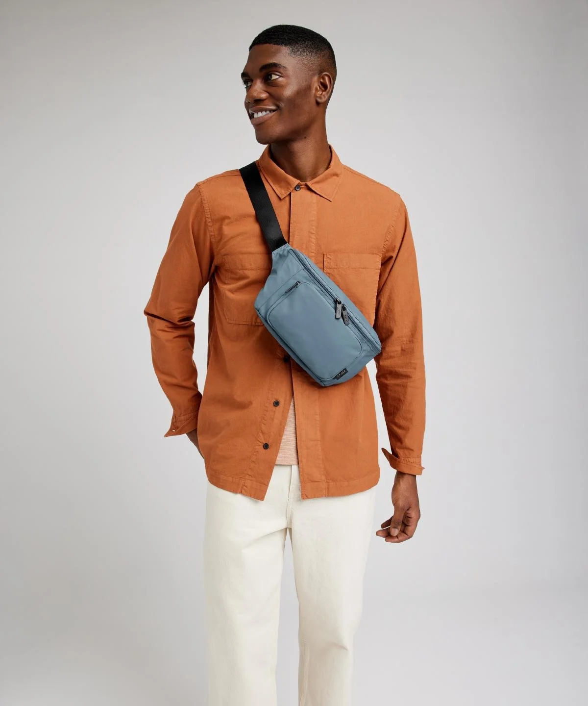 11223_EVERWHERESLINGBAG_COAST_ONBODY_032.jpg